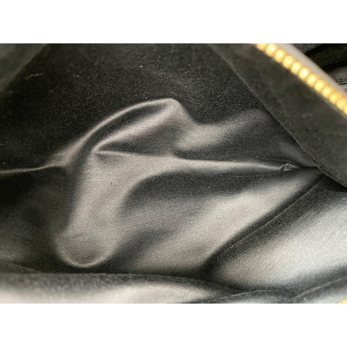 Miu Miu Black Handbag (Pre-Owned)