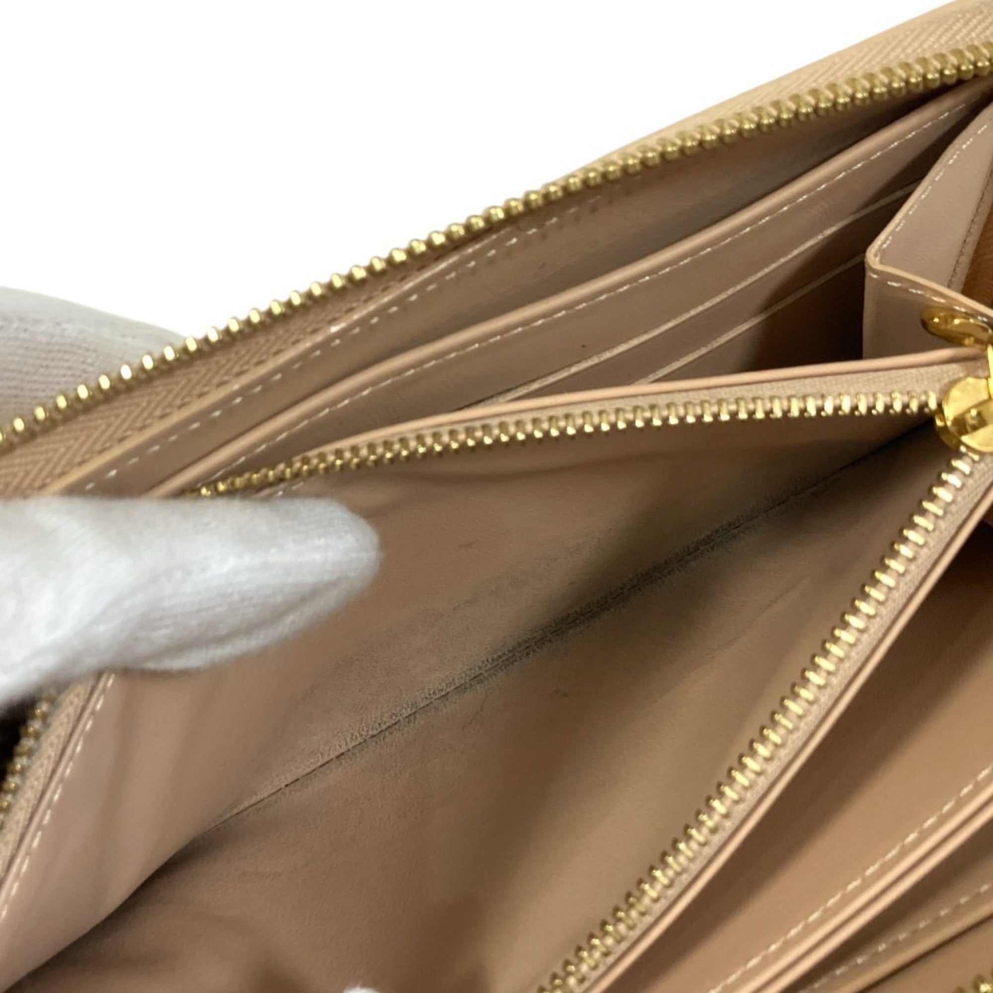 Louis Vuitton Beige Monogram Vernis Wallet (Bi-Fold) (Pre-Owned)