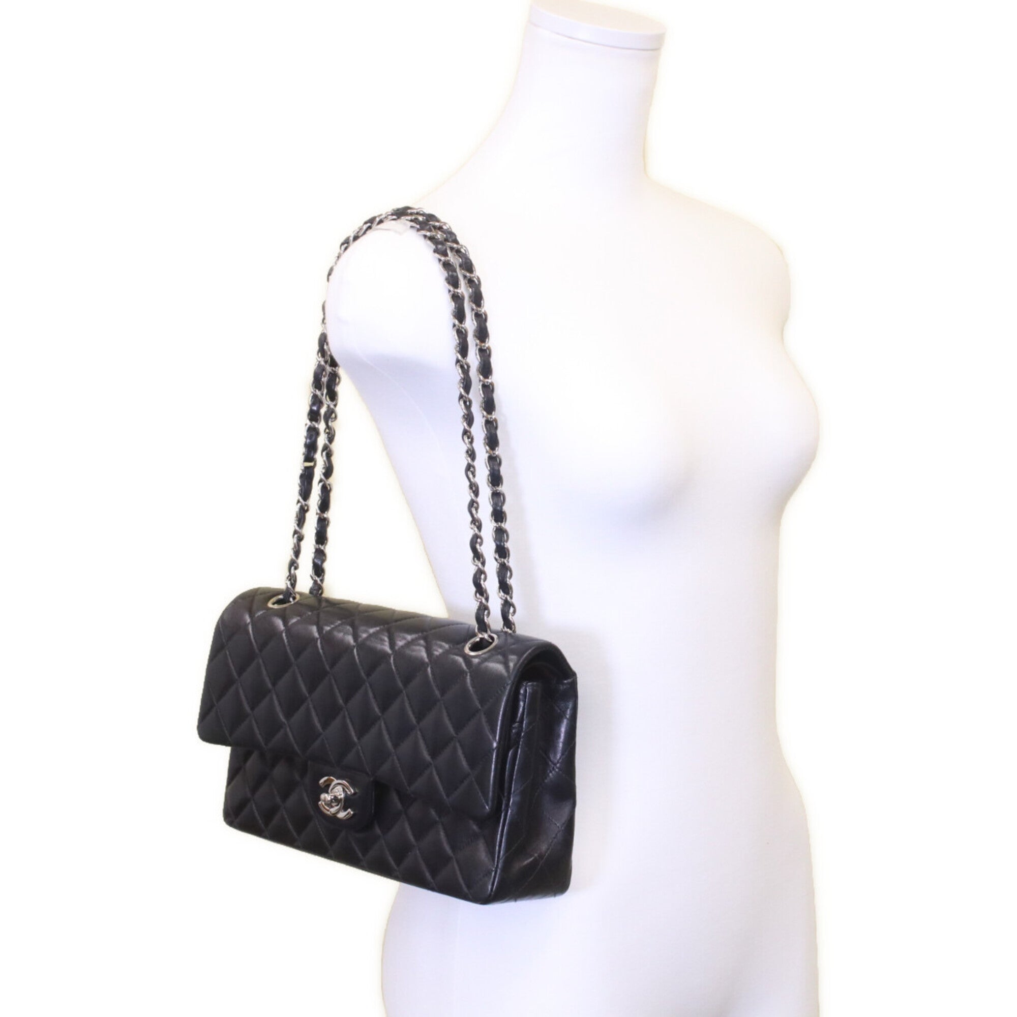 Chanel Black Leather Shoulder Bag (Pre-Owned)