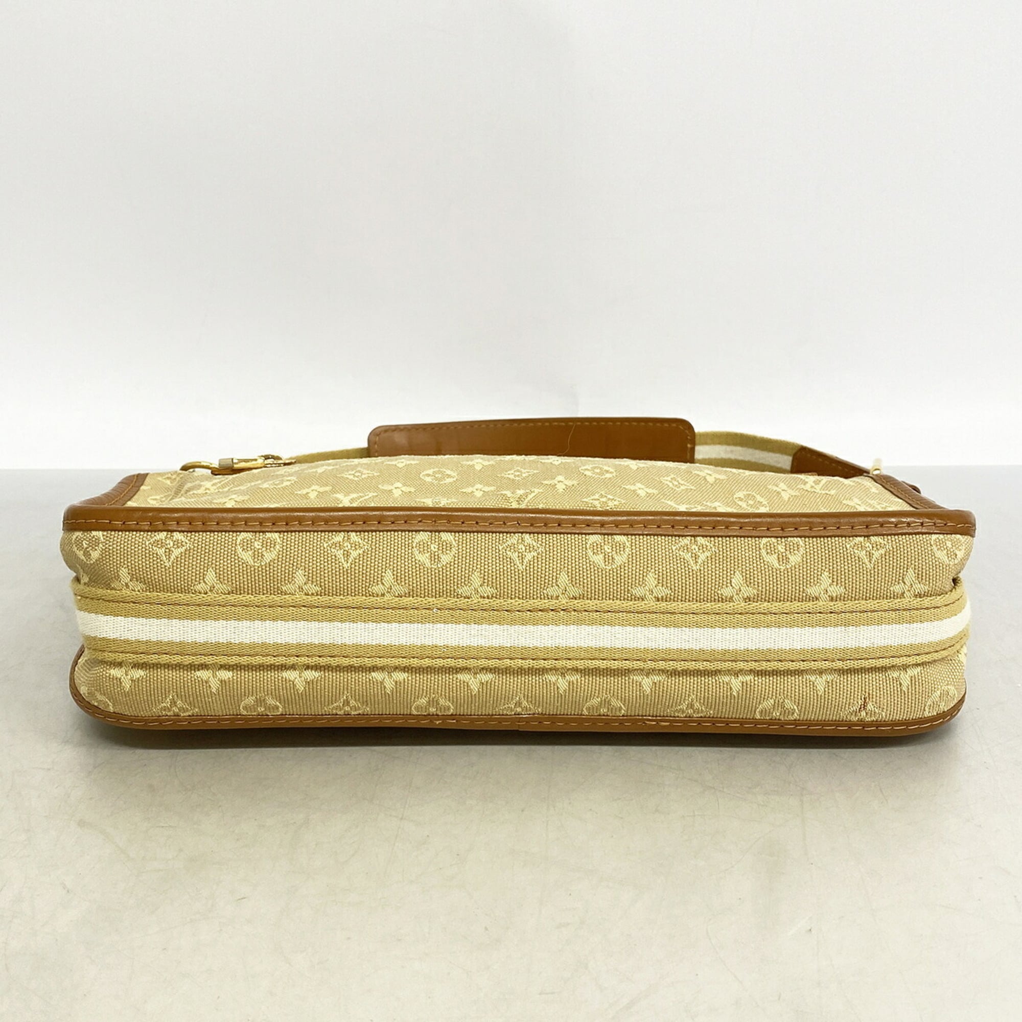 Louis Vuitton Beige Shoulder Bag (Pre-Owned)