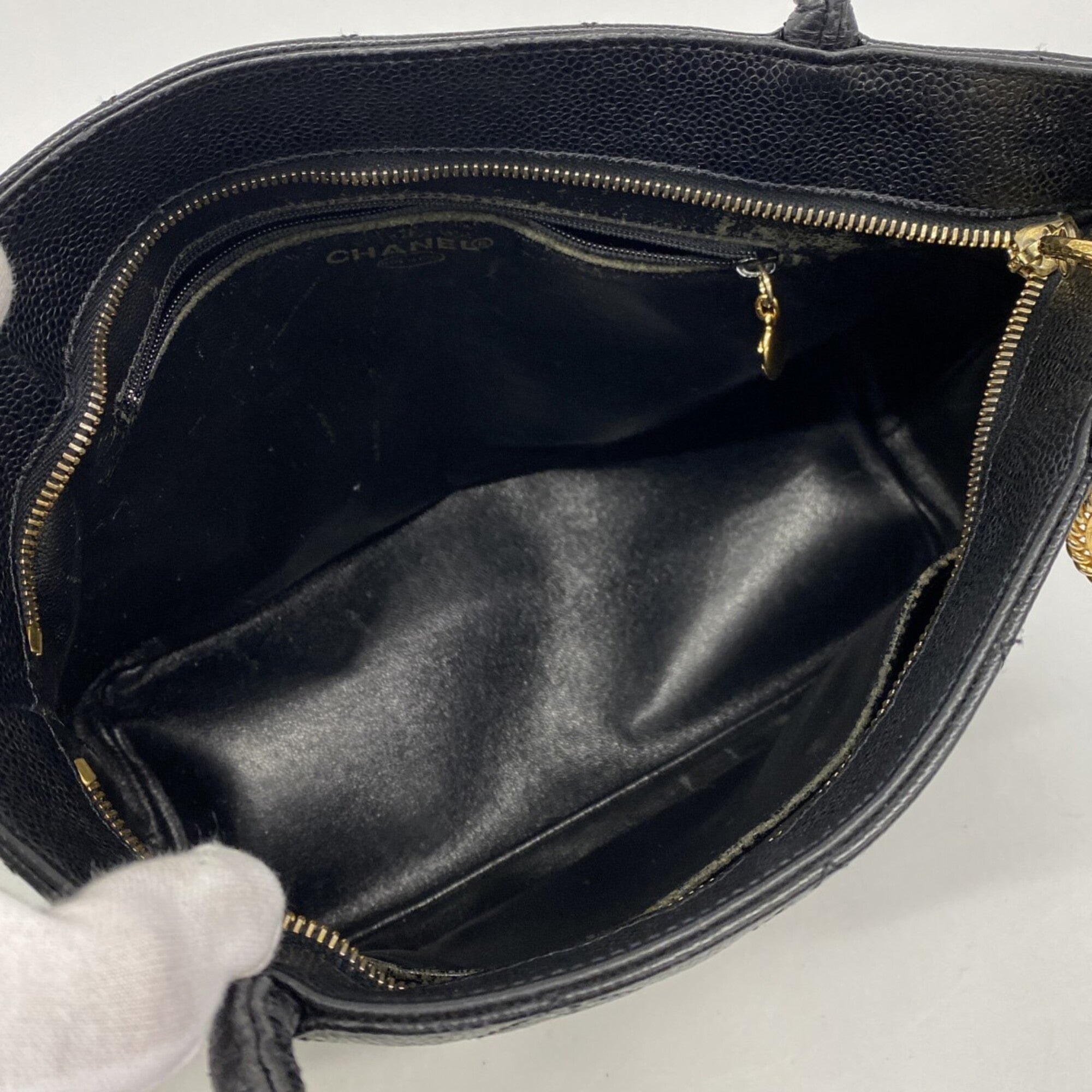 Chanel Black Grained Calfskin Tote Bag (Pre-Owned)