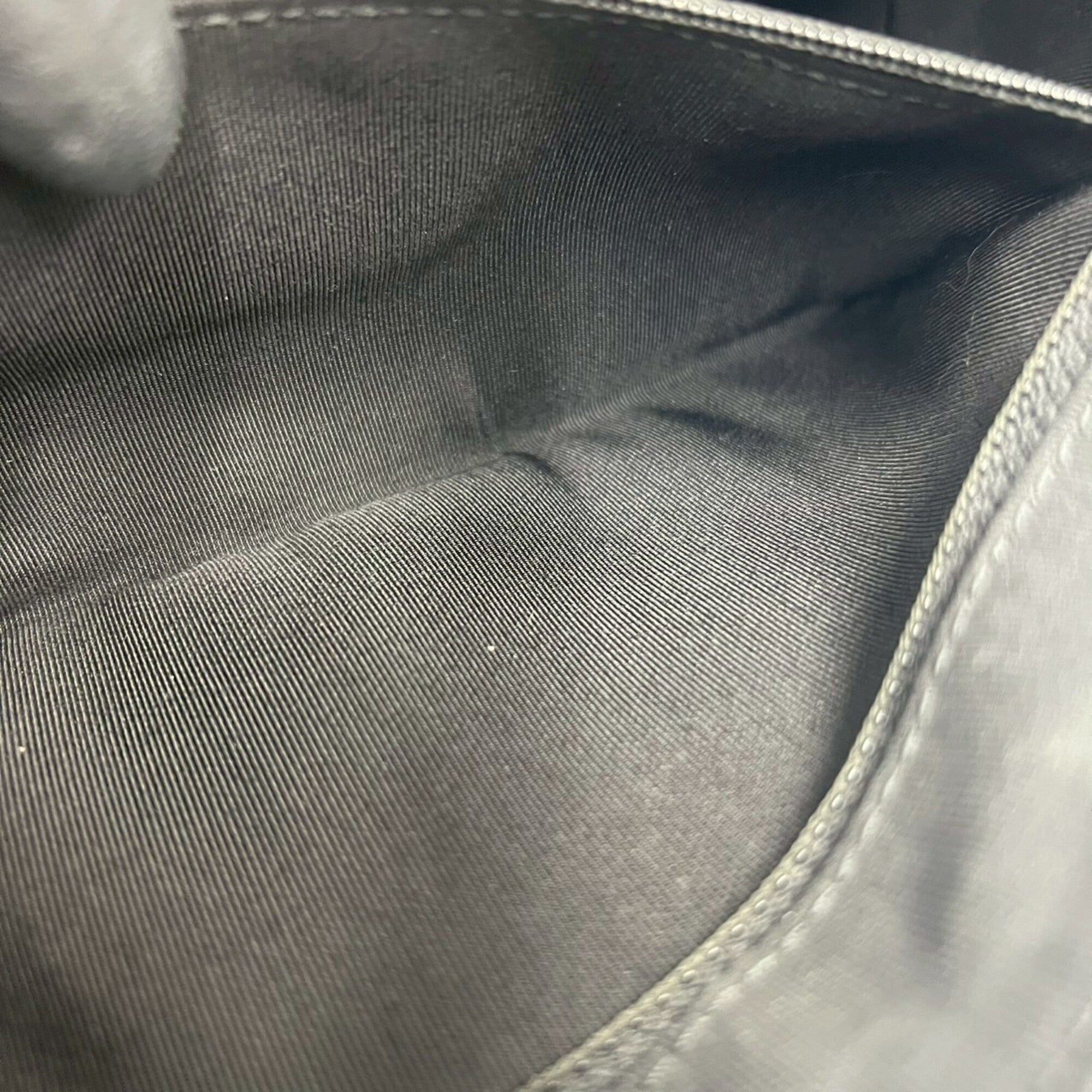 Chanel Black Leather Shoulder Bag (Pre-Owned)