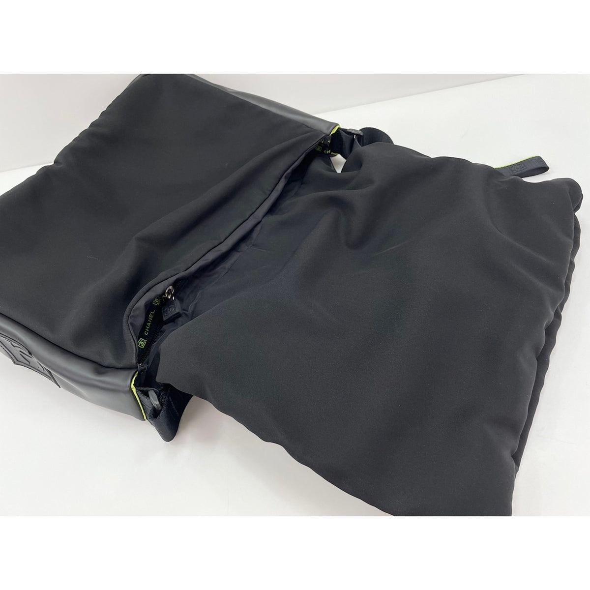 Chanel Sport Black Clear Nylon Shoulder Bag (Pre-Owned)