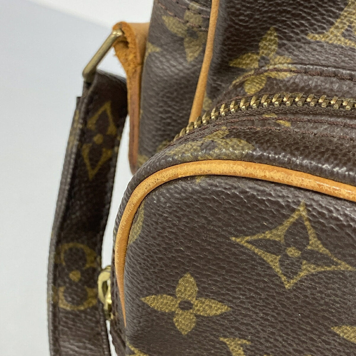 Louis Vuitton Brown Shoulder Bag (Pre-Owned)