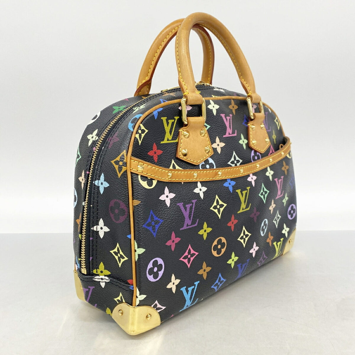 Louis Vuitton Noir Handbag (Pre-Owned)