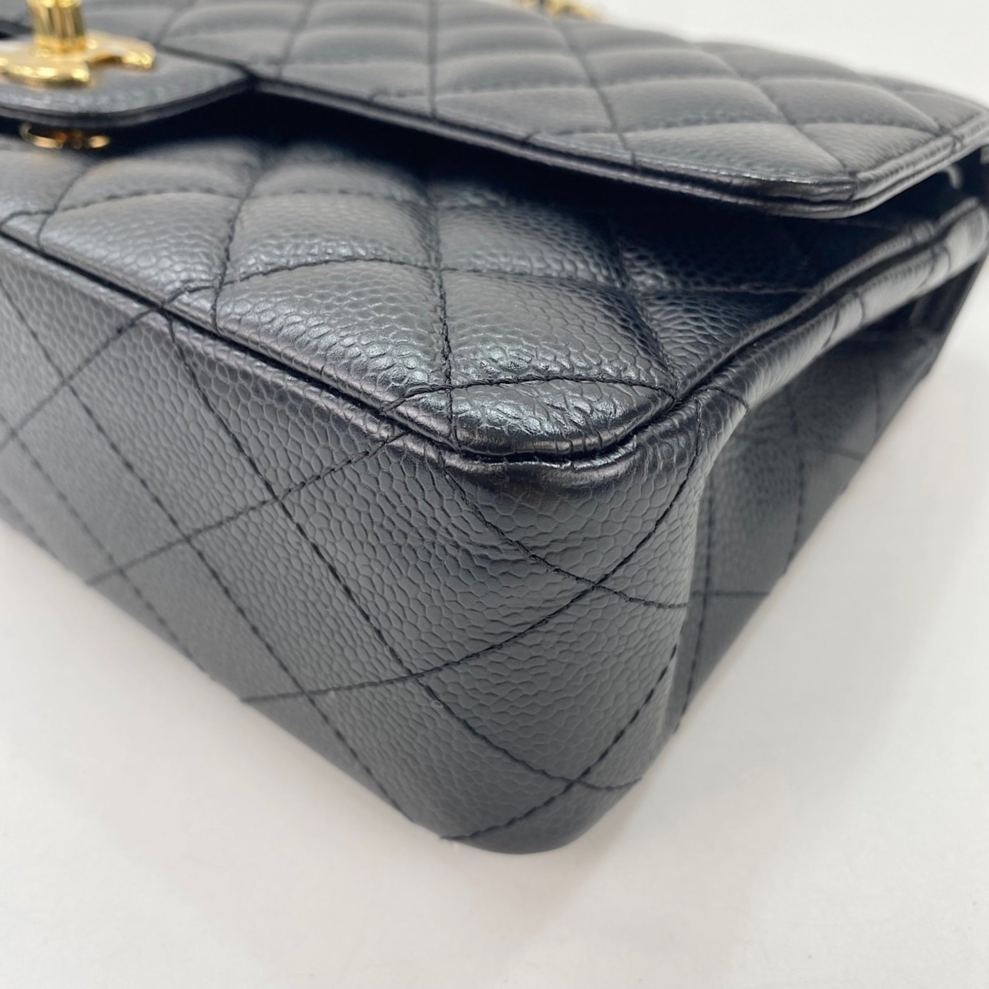 Chanel Black Shoulder Bag (Pre-Owned)