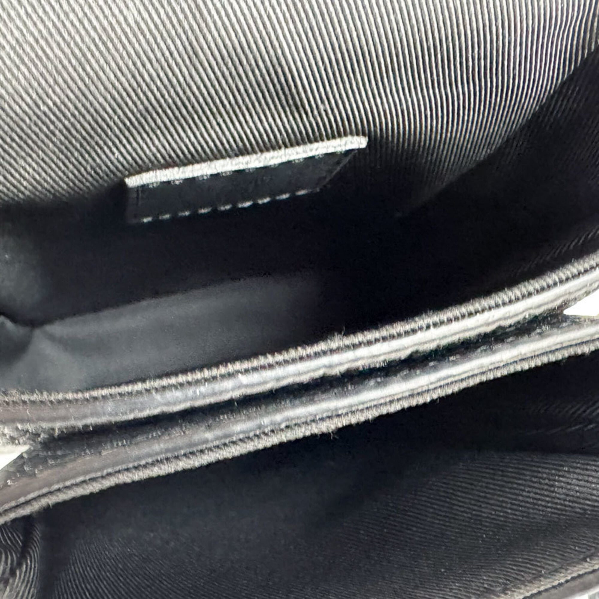 Louis Vuitton Black Leather Shoulder Bag (Pre-Owned)