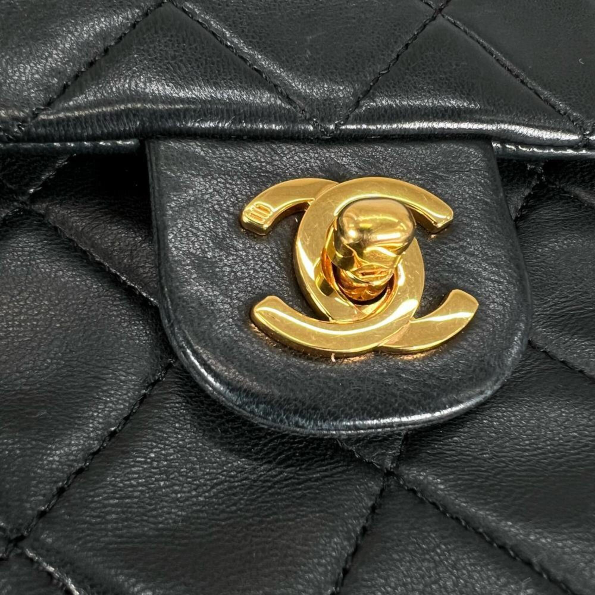 Chanel Black Leather Shoulder Bag (Pre-Owned)