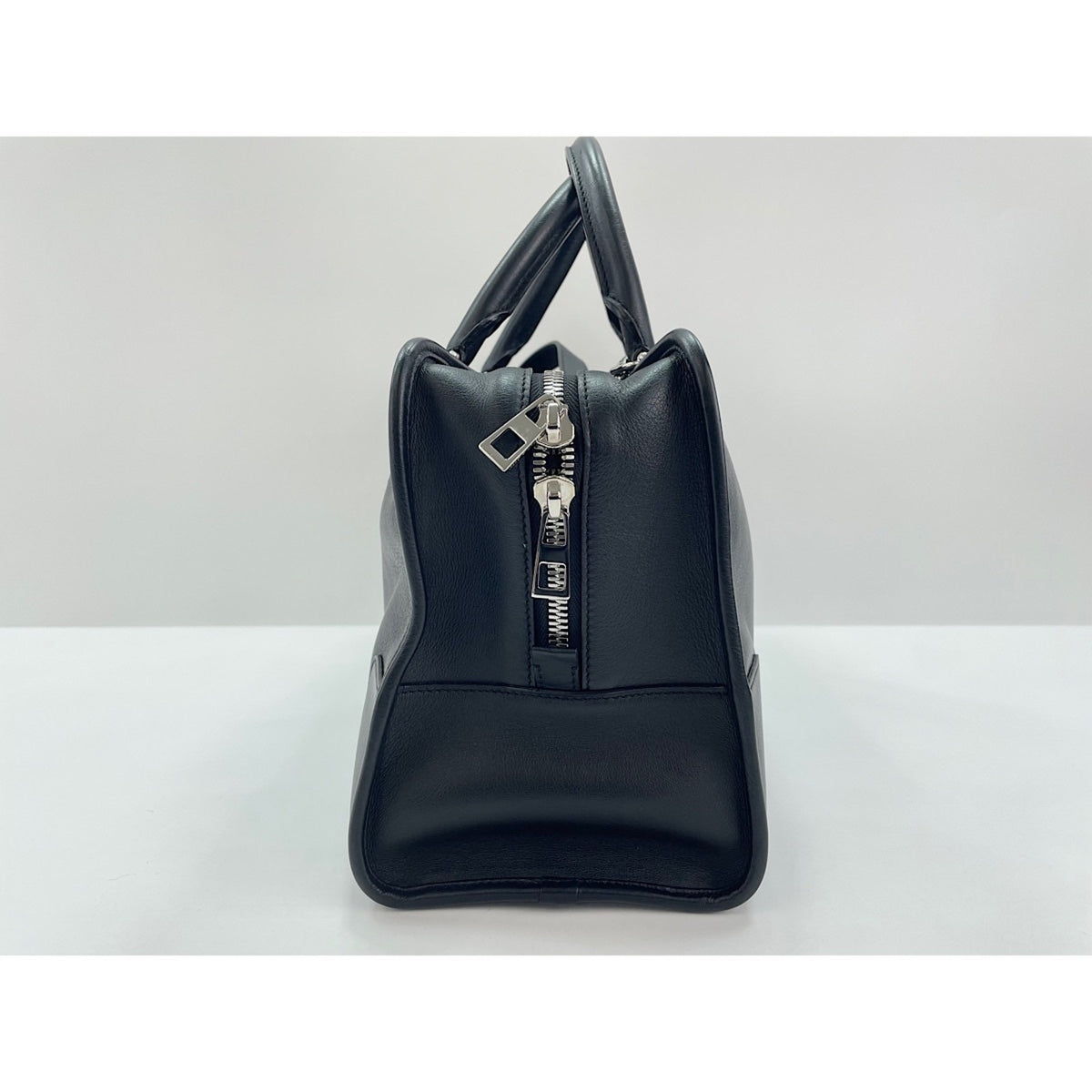 Loewe Black Handbag (Pre-Owned)
