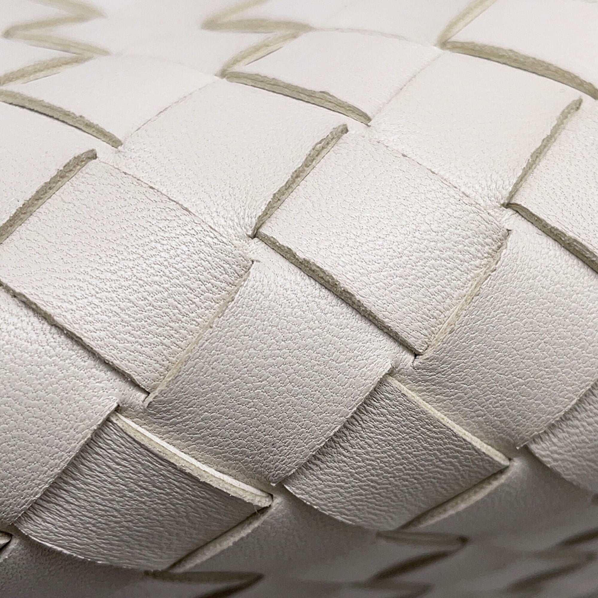 Bottega Veneta Intrecciato White Leather Handbag Shoulder Bag (Pre-Owned)