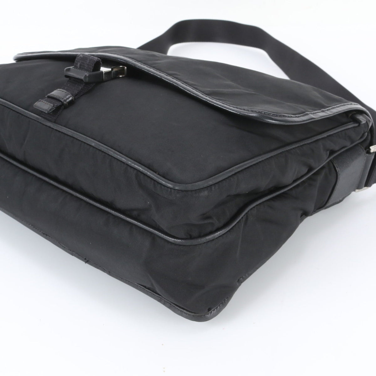 Prada Black Leather Nylon Messenger Bag Shoulder Bag (Pre-Owned)