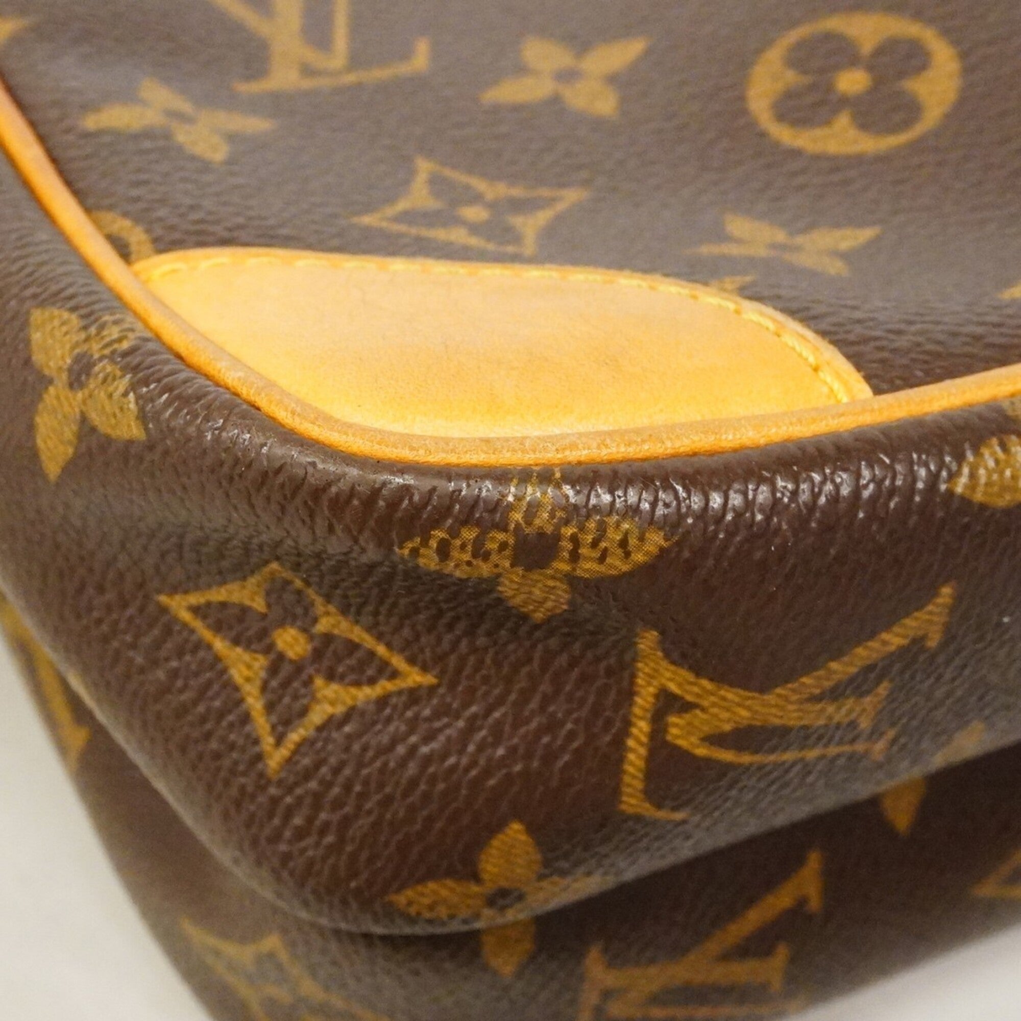 Louis Vuitton Brown Shoulder Bag (Pre-Owned)