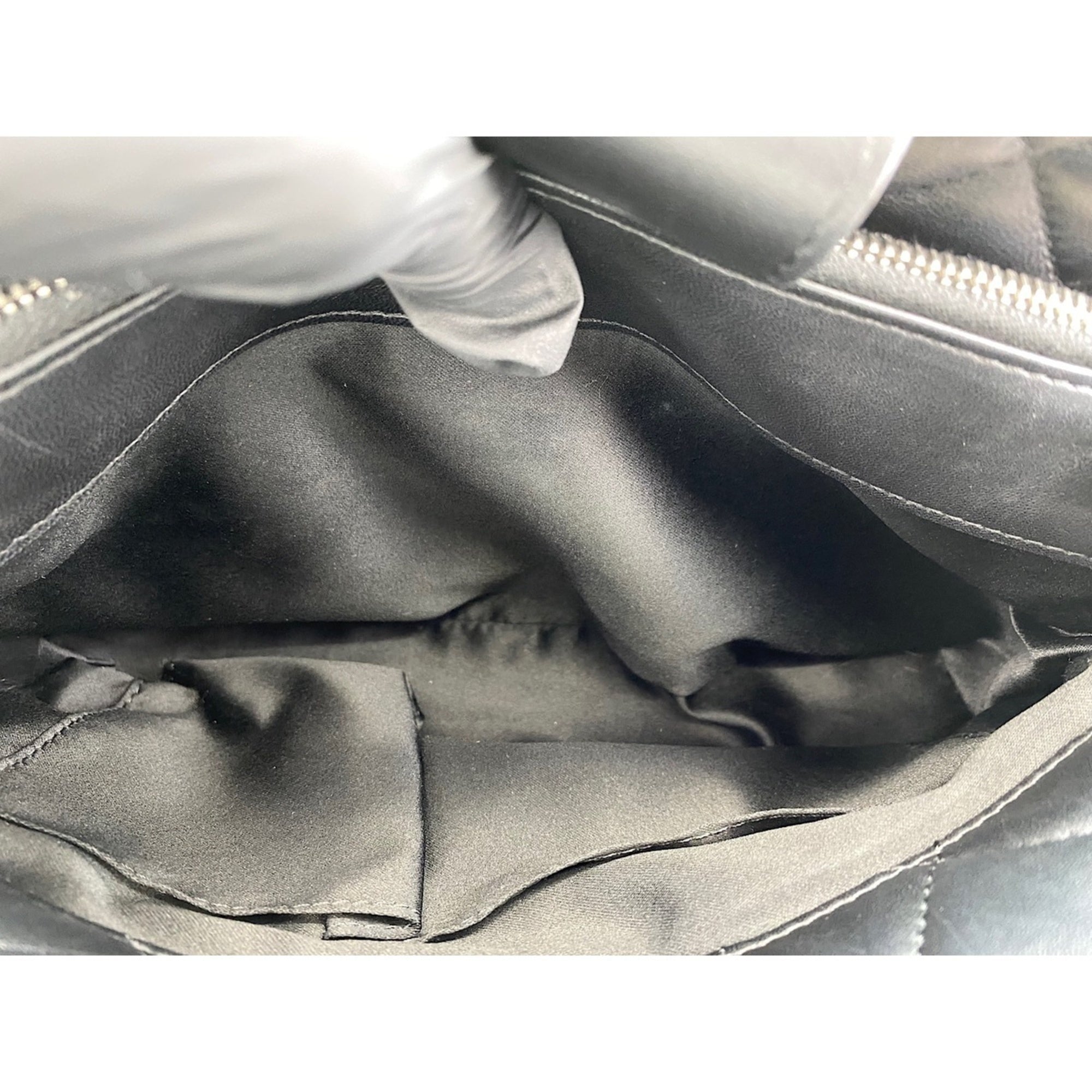 Chanel Black Shoulder Bag (Pre-Owned)