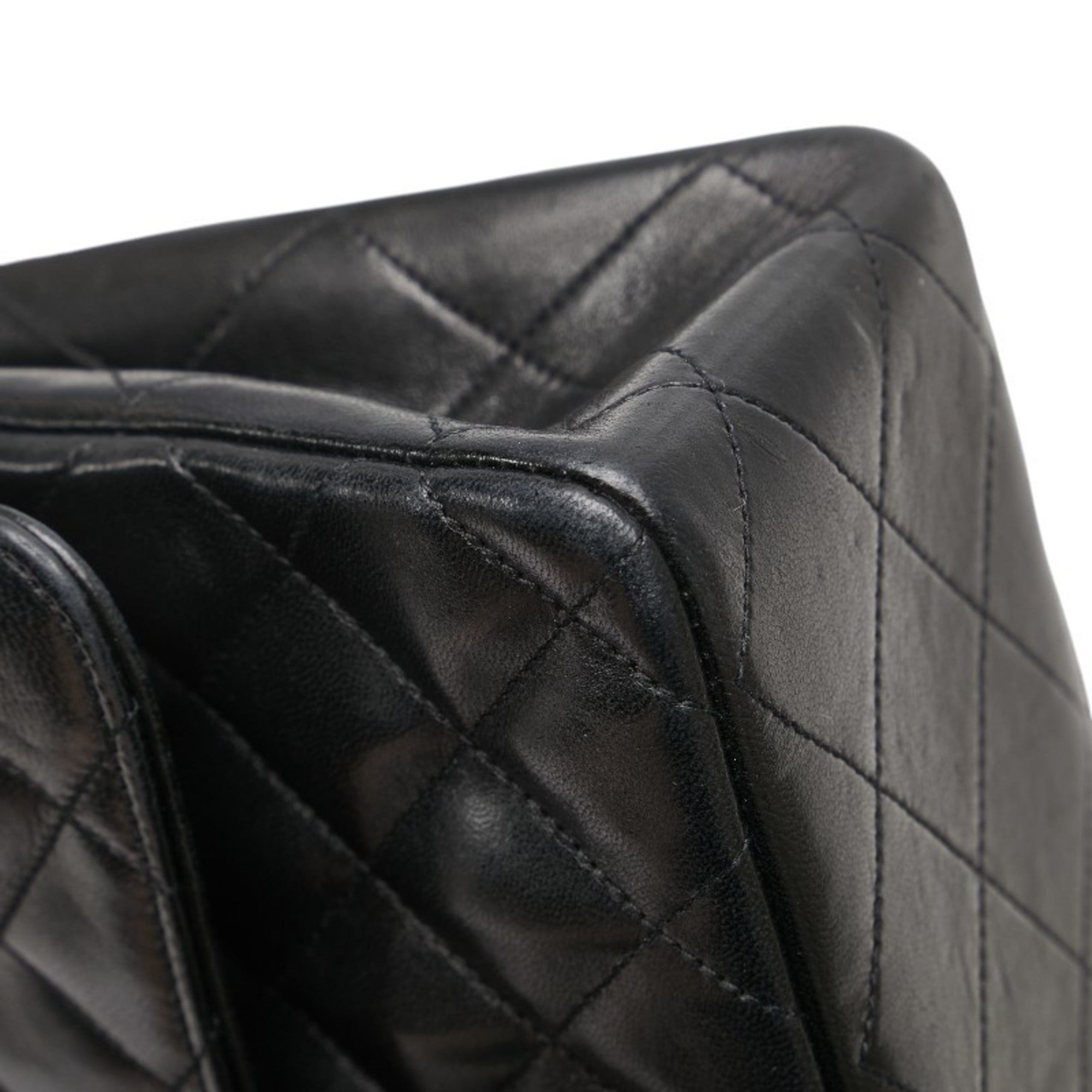 Chanel Matelasse Black Leather Shoulder Bag (Pre-Owned)