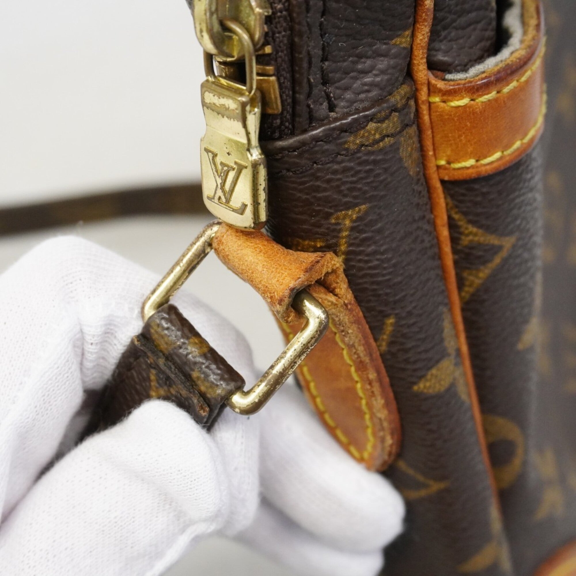 Louis Vuitton Brown Shoulder Bag (Pre-Owned)