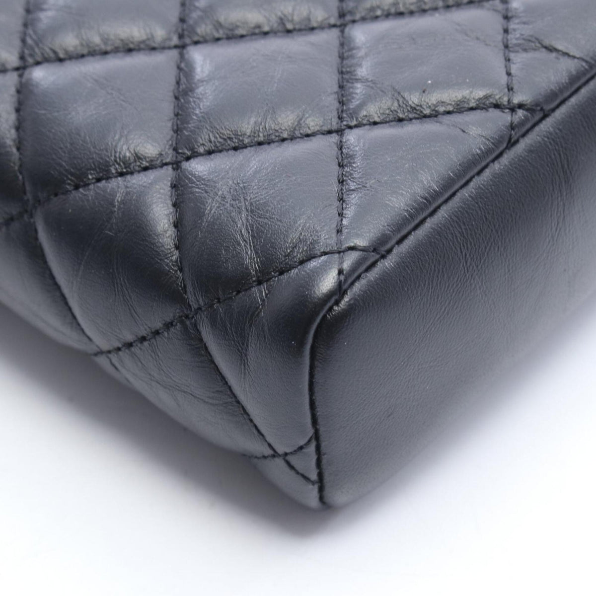 Chanel Black Leather Shoulder Bag (Pre-Owned)