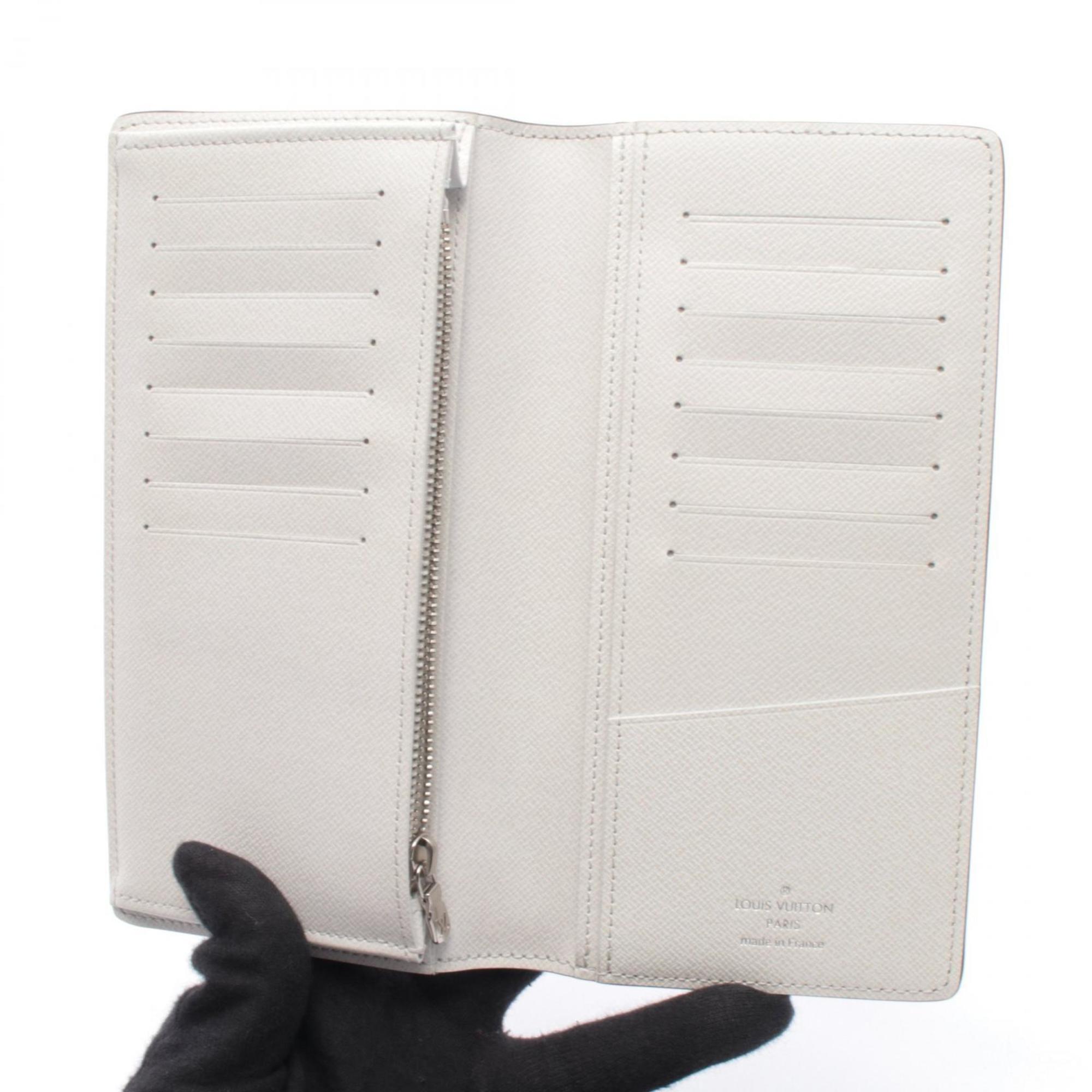 Louis Vuitton Blanc Gray Taigarama Long Wallet (Bi-Fold) (Pre-Owned)