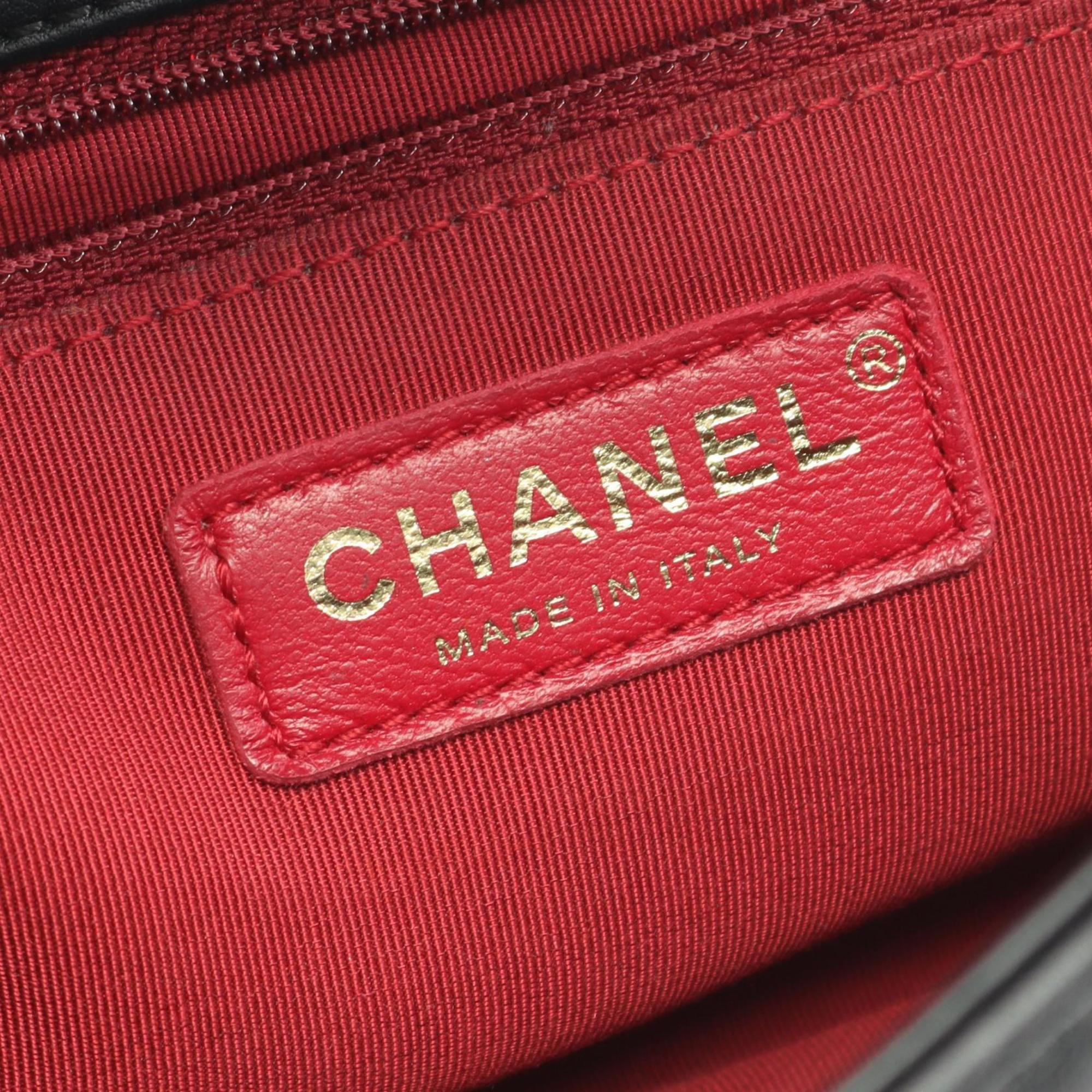 Chanel Black Leather Shoulder Bag (Pre-Owned)