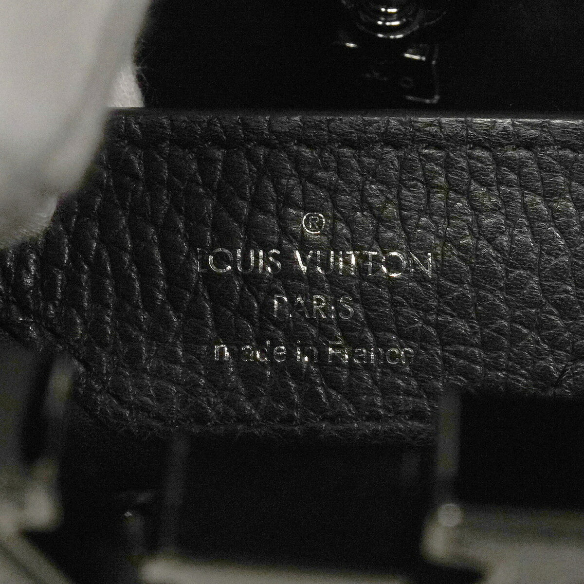 Louis Vuitton Noir Handbag (Pre-Owned)