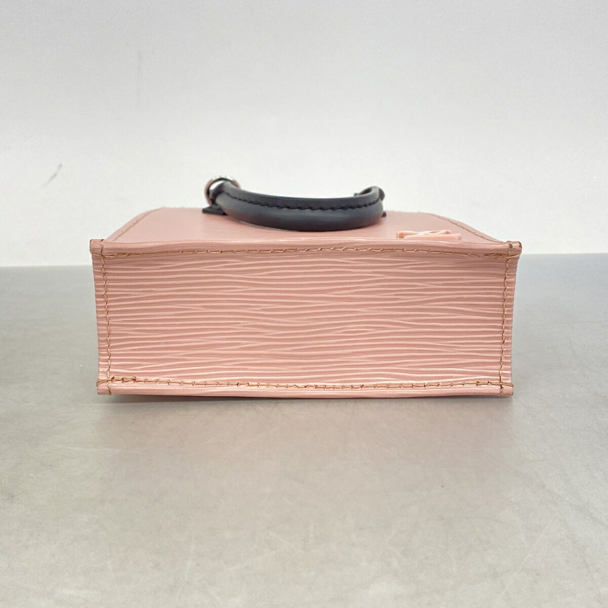 Louis Vuitton Rose Ballerine Handbag (Pre-Owned)