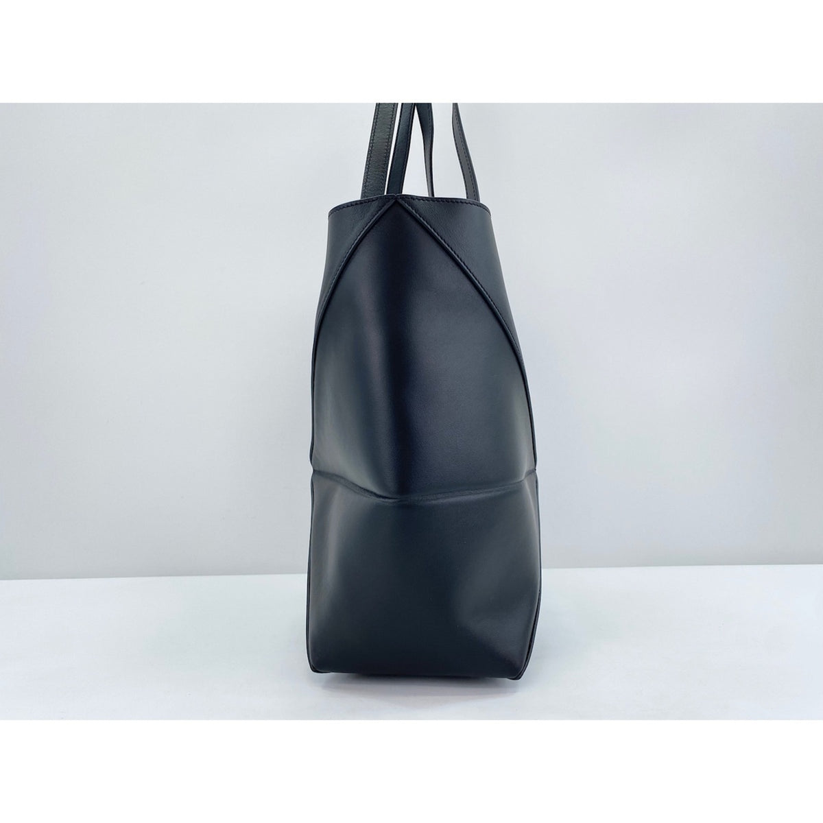 Loewe Black Handbag (Pre-Owned)