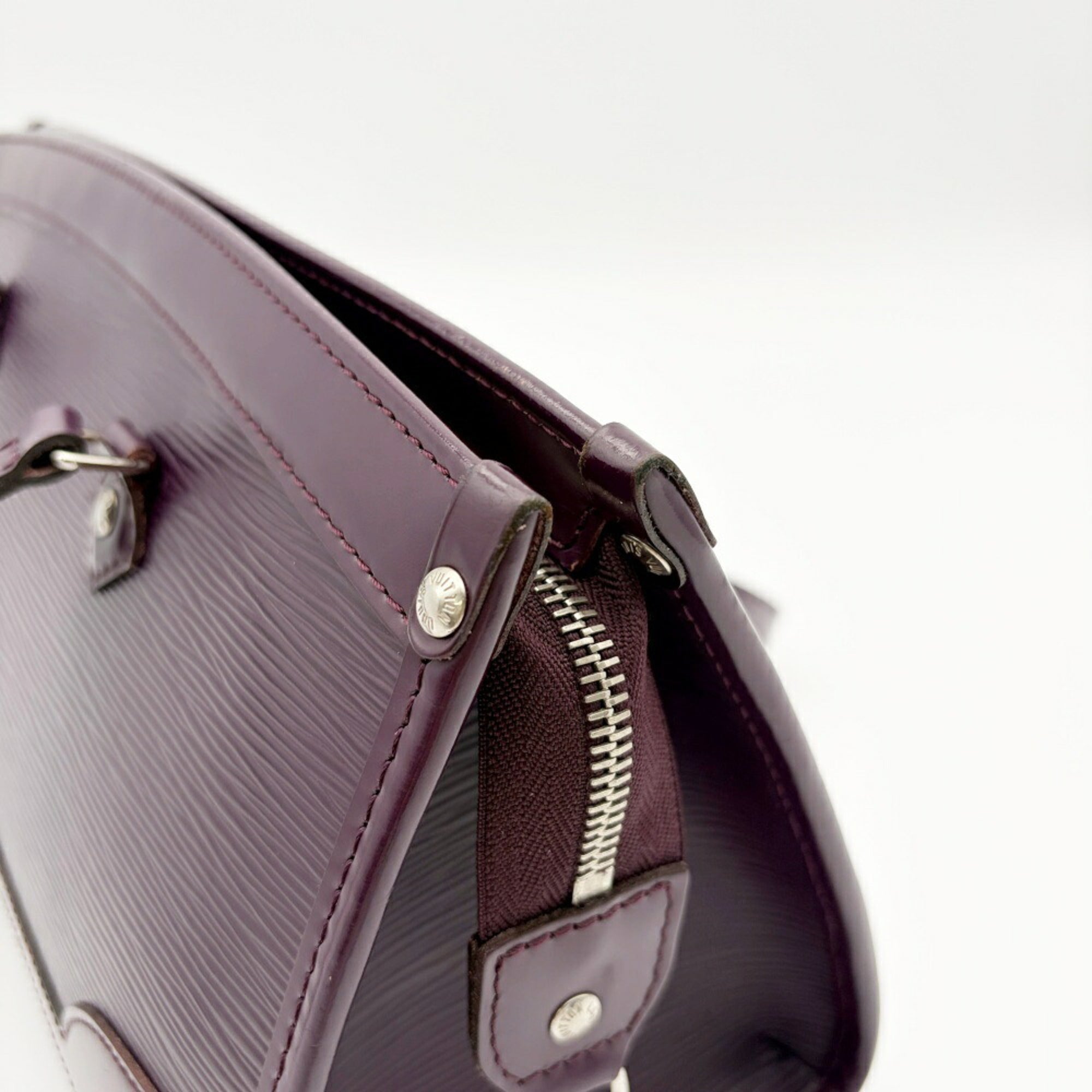 Louis Vuitton Cassis Purple Leather Shoulder Bag (Pre-Owned)