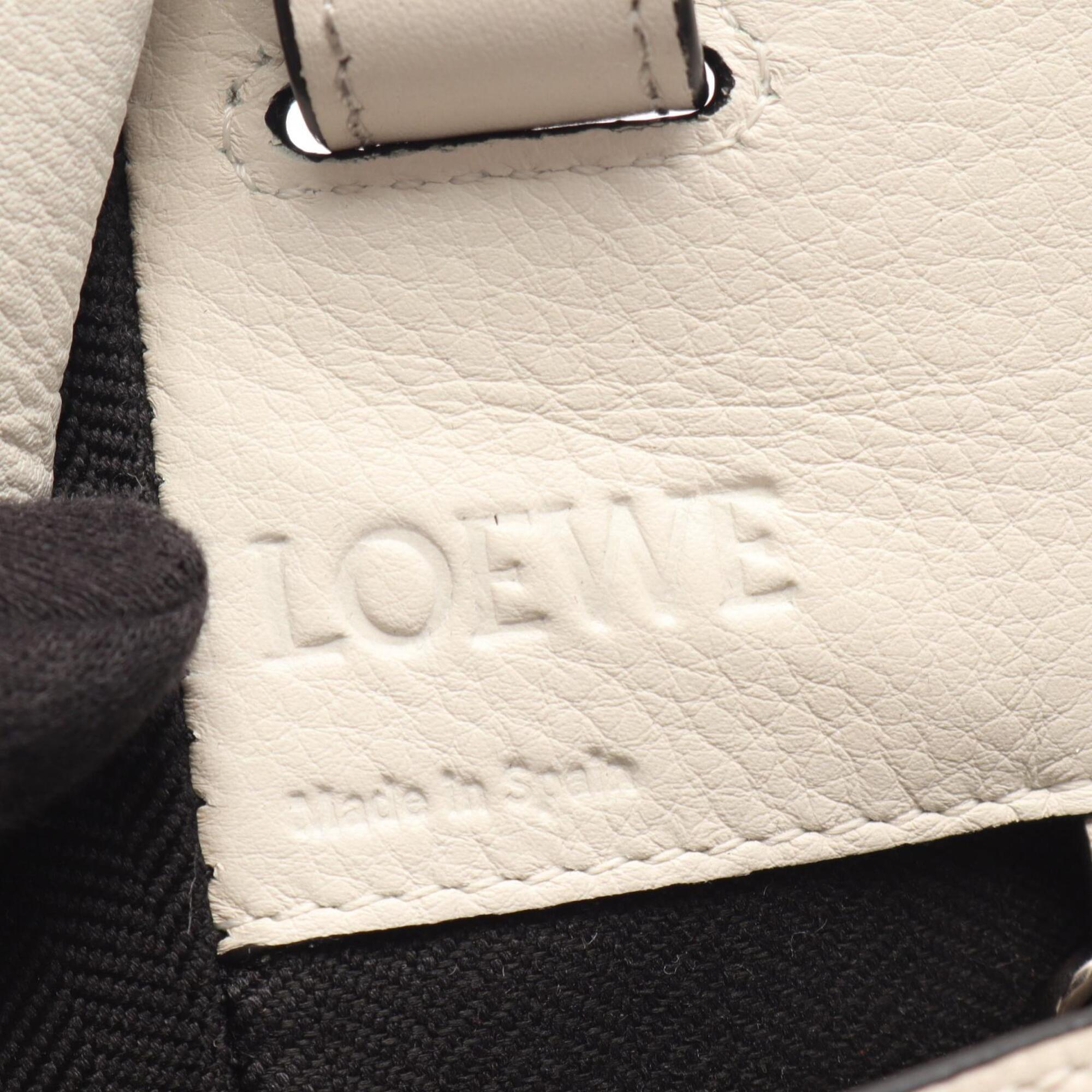 Loewe White Leather Handbag (Pre-Owned)
