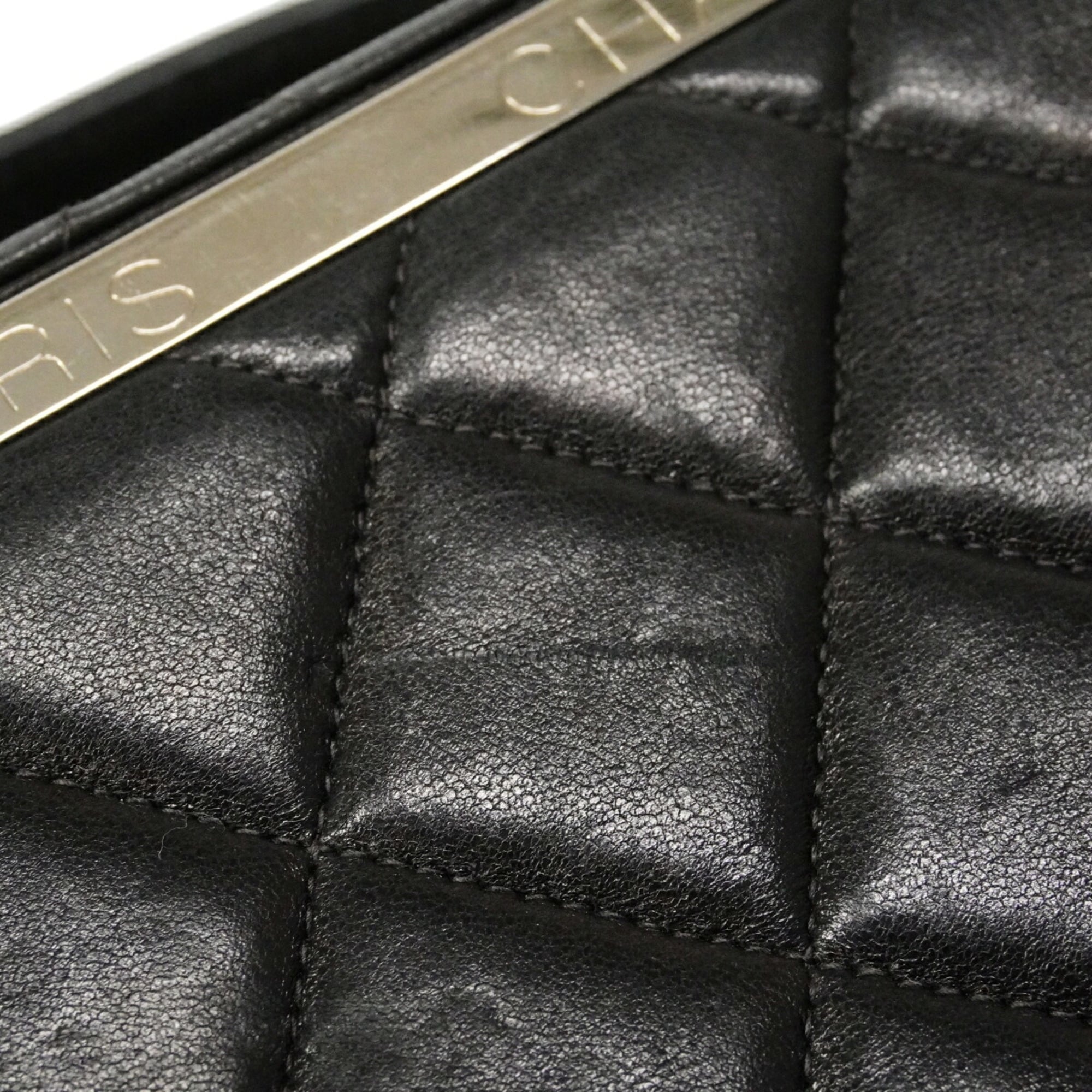 Chanel Black Leather Handbag (Pre-Owned)