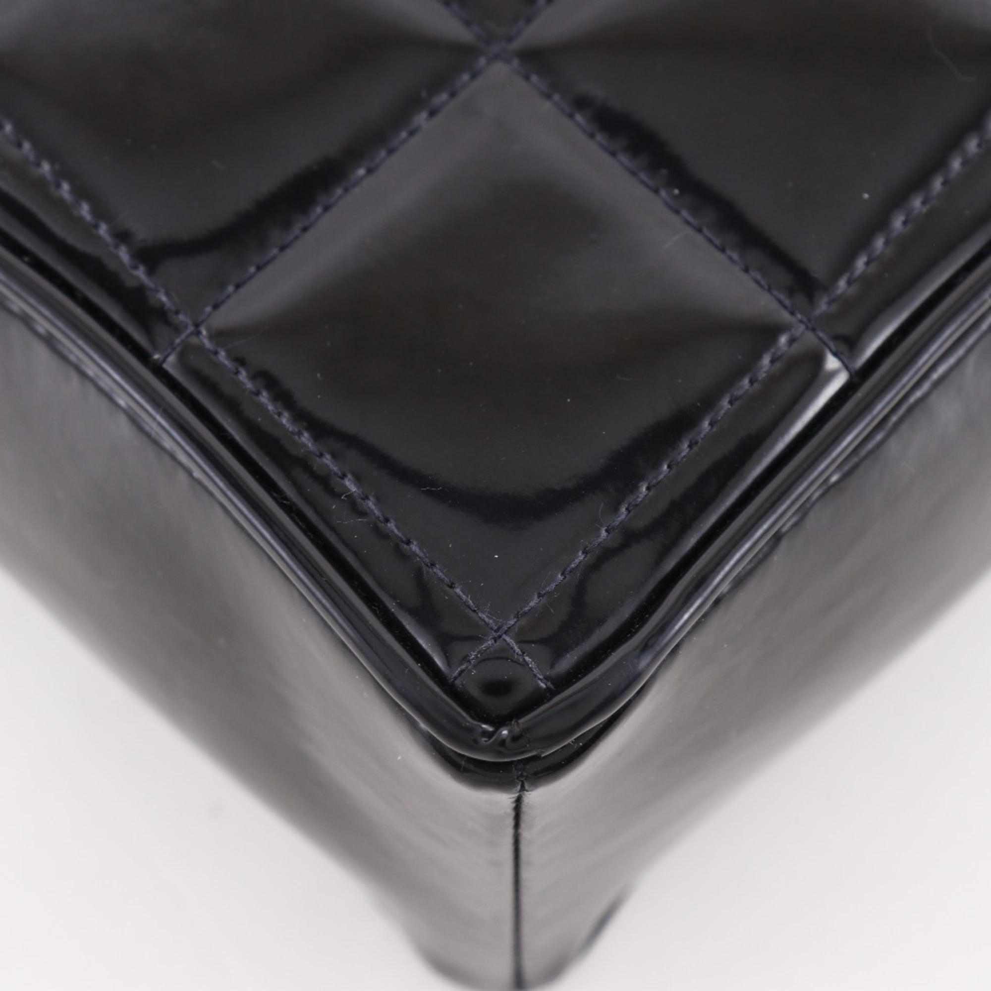 Chanel Black Patent Leather Leather Handbag (Pre-Owned)