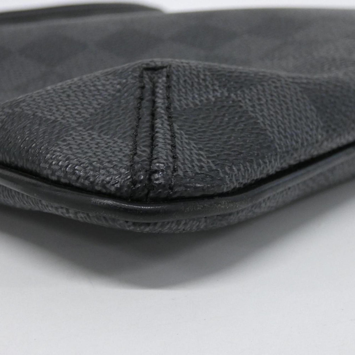 Louis Vuitton Damier Graphite Gray Damier Graphite Shoulder Bag (Pre-Owned)