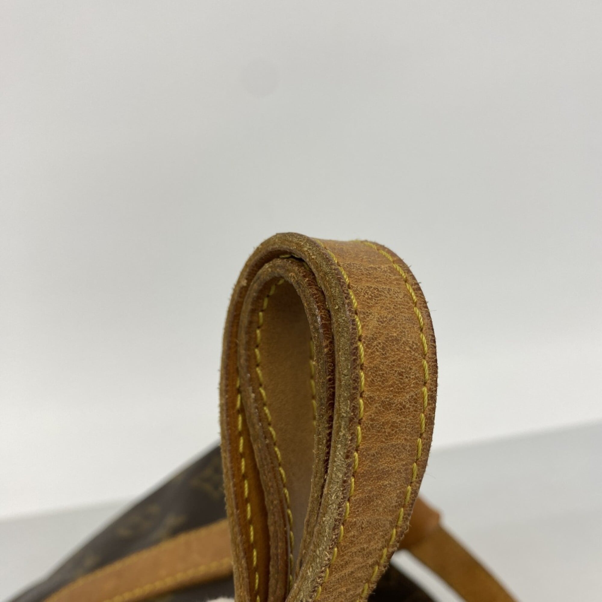 Louis Vuitton Brown Shoulder Bag (Pre-Owned)