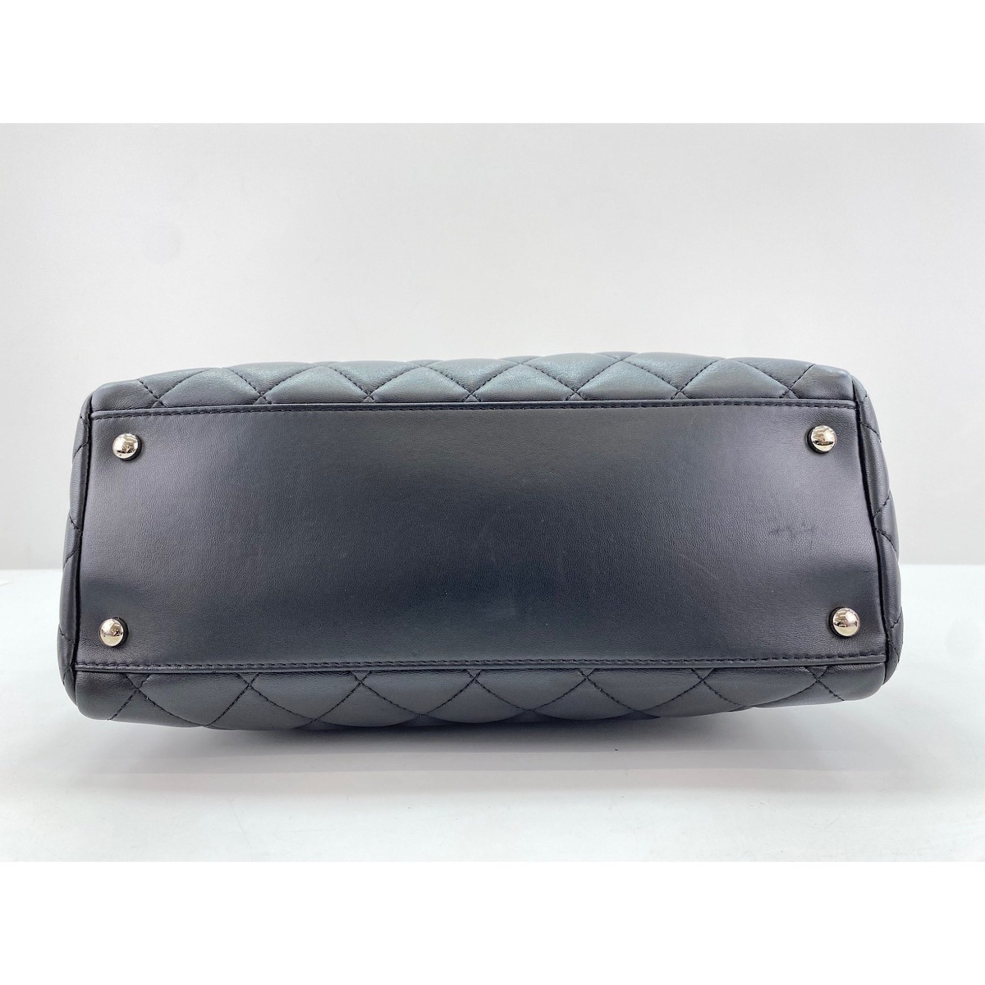 Chanel Black Shoulder Bag (Pre-Owned)