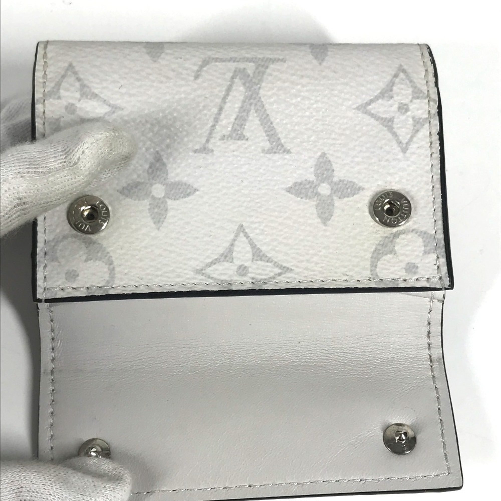 Louis Vuitton Taigarama Blanc White Taigarama Wallet (Tri-Fold) (Pre-Owned)