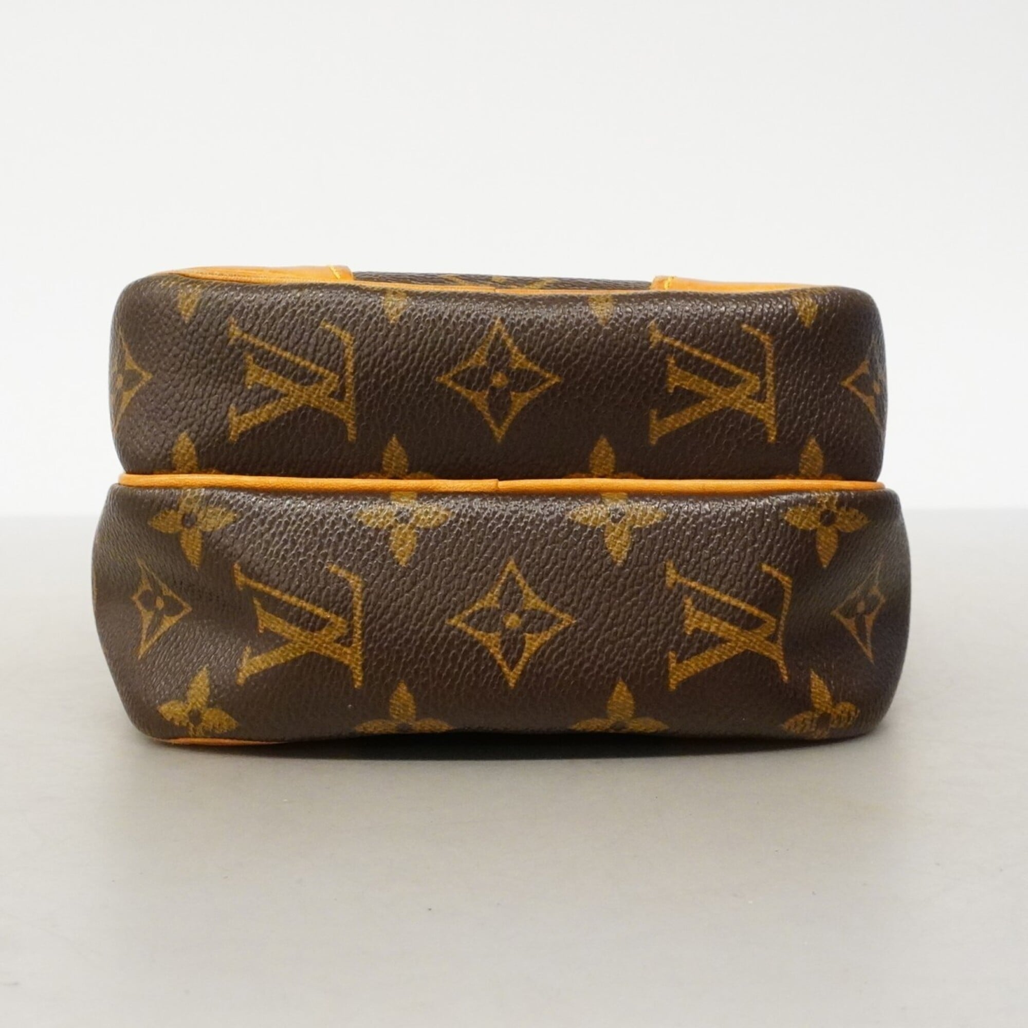 Louis Vuitton Brown Shoulder Bag (Pre-Owned)