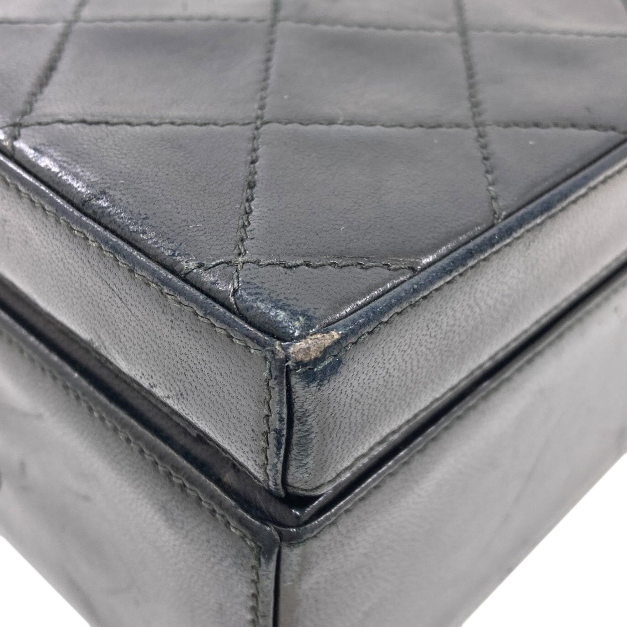 Chanel Black Leather Shoulder Bag (Pre-Owned)