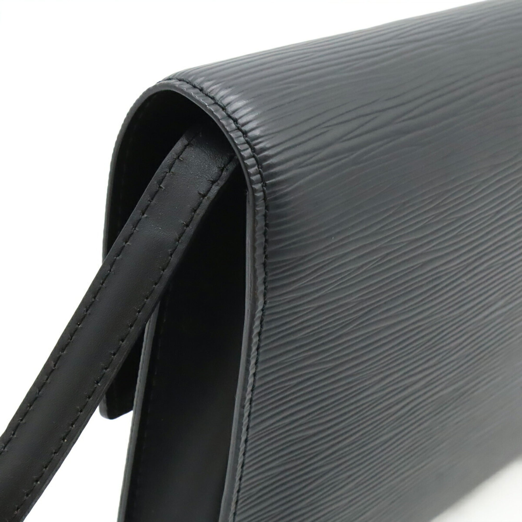 Louis Vuitton Black Noir Epi Leather Clutch Bag Pochette Shoulder Bag (Pre-Owned)