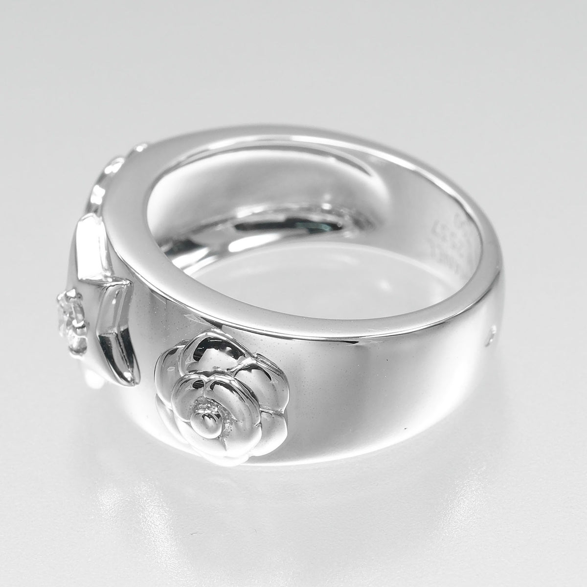 Chanel White Gold (18K) Band Ring (Pre-Owned)