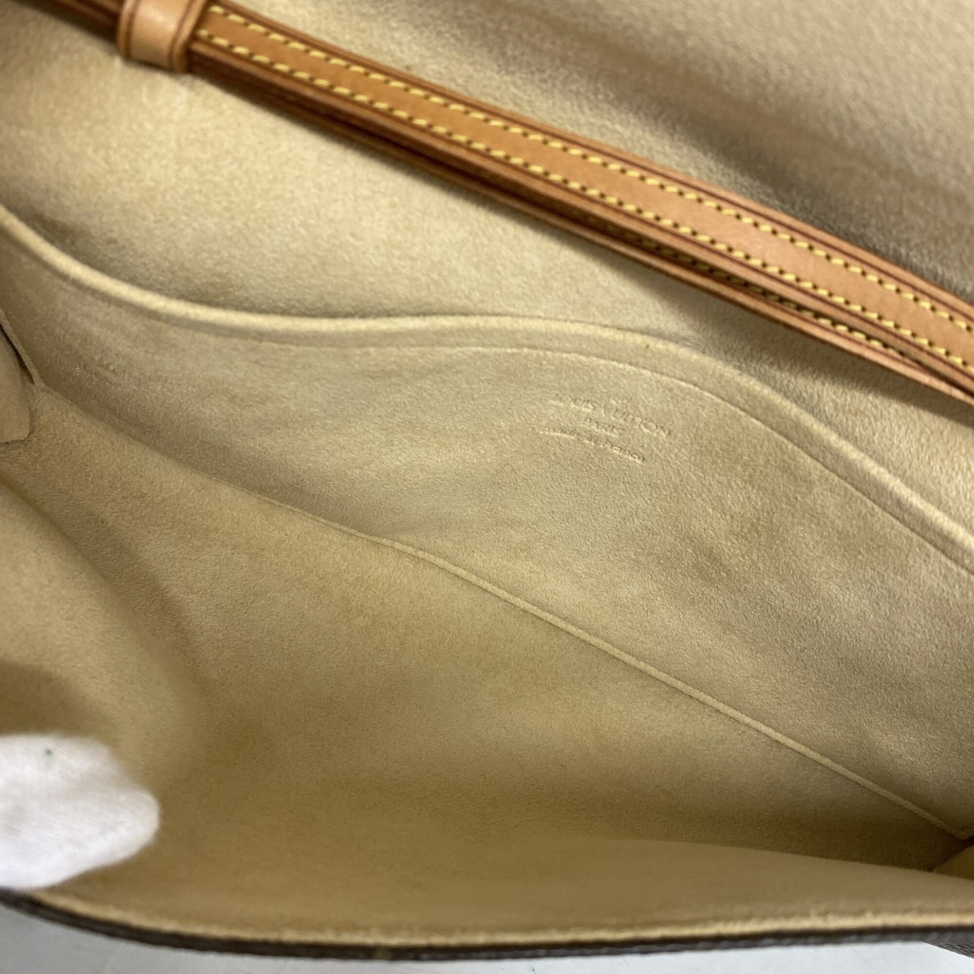 Louis Vuitton Brown Shoulder Bag (Pre-Owned)