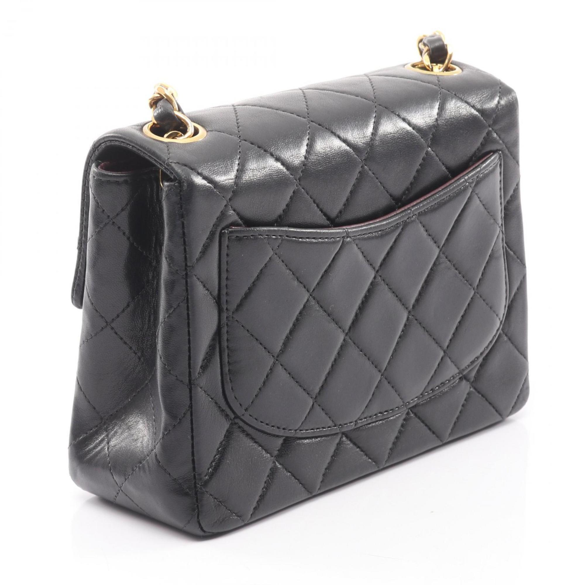 Chanel Black Leather Shoulder Bag (Pre-Owned)
