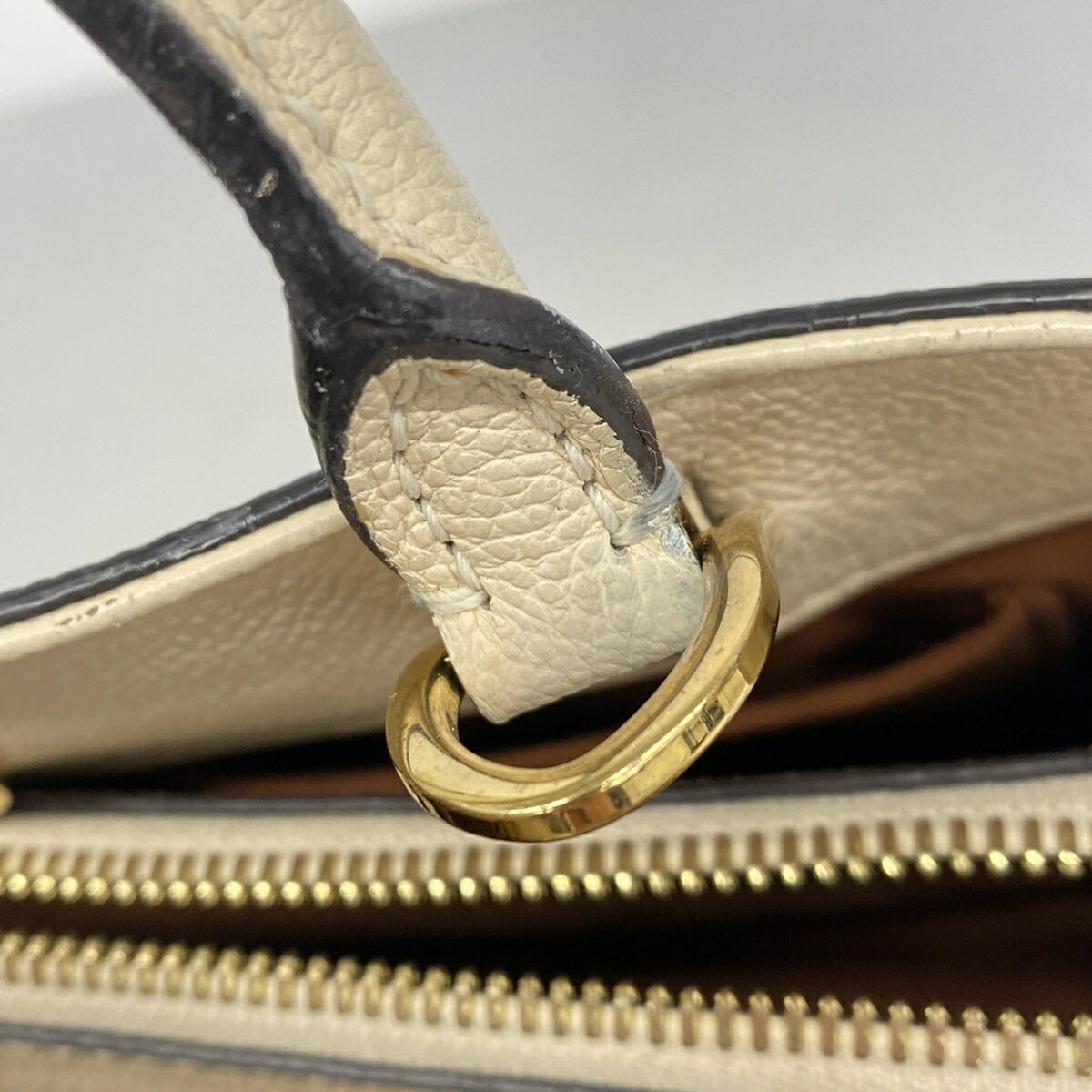 Louis Vuitton Cream Handbag (Pre-Owned)