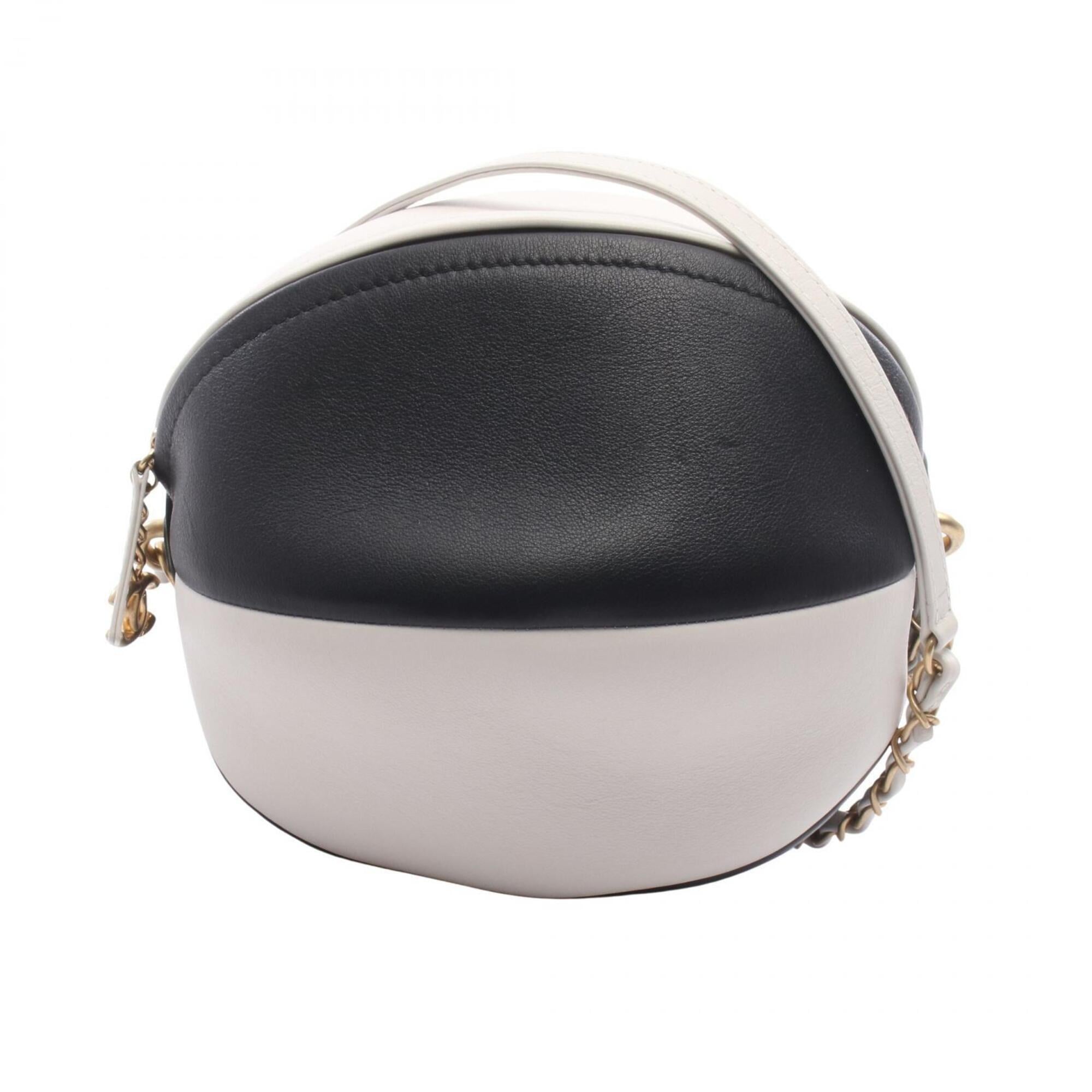 Chanel Black White Leather Handbag Shoulder Bag (Pre-Owned)