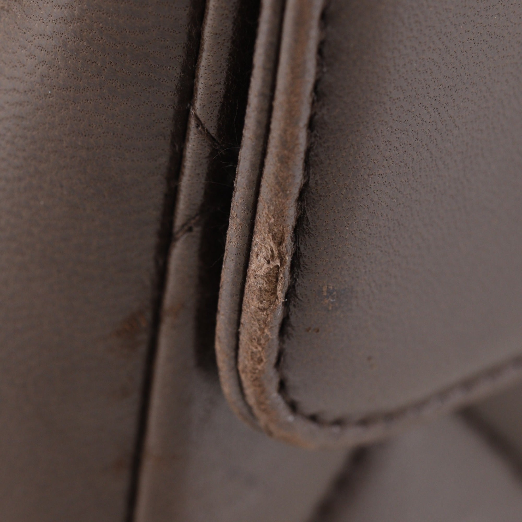 Chanel Brown Leather Shoulder Bag (Pre-Owned)