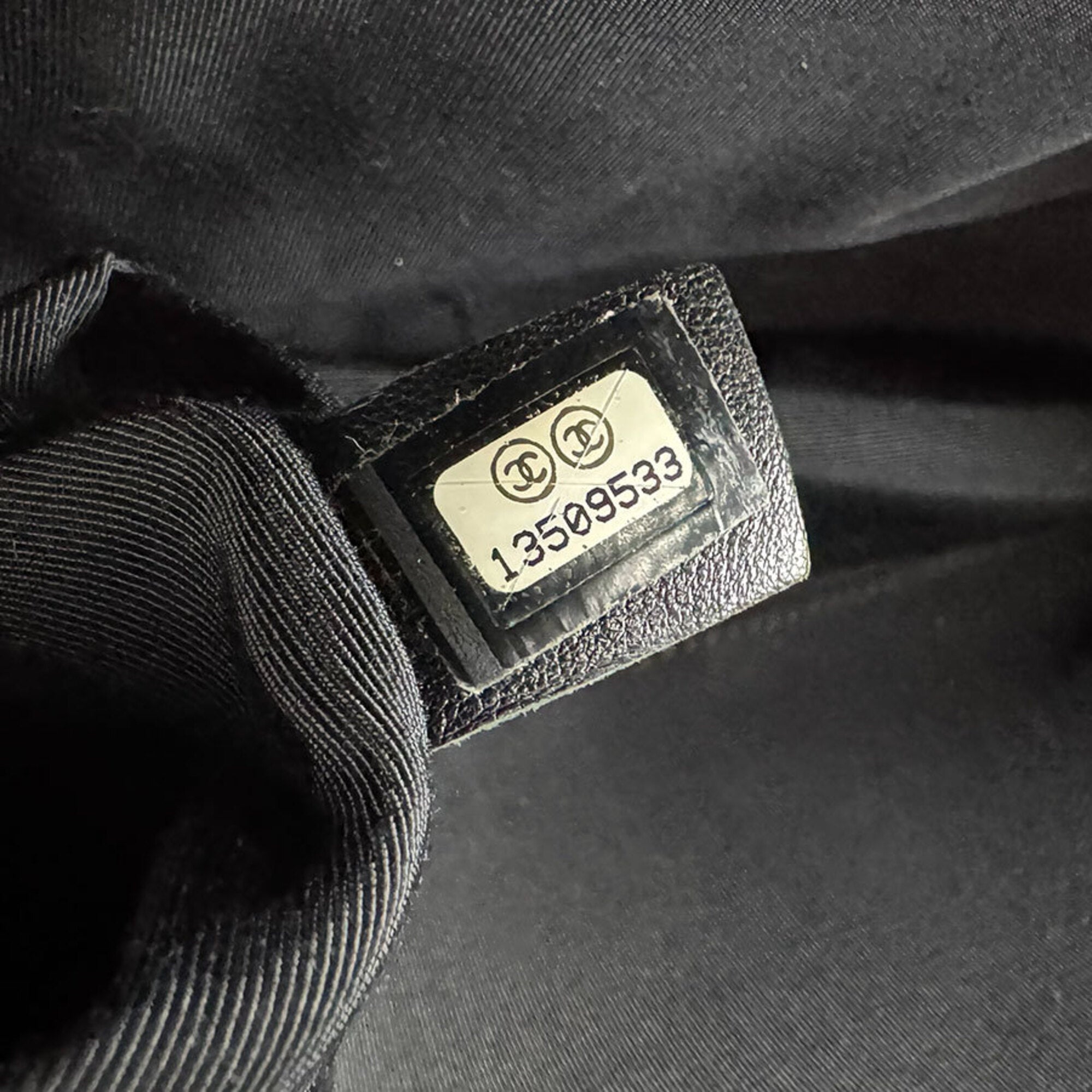 Chanel Black Grained Calfskin Handbag (Pre-Owned)
