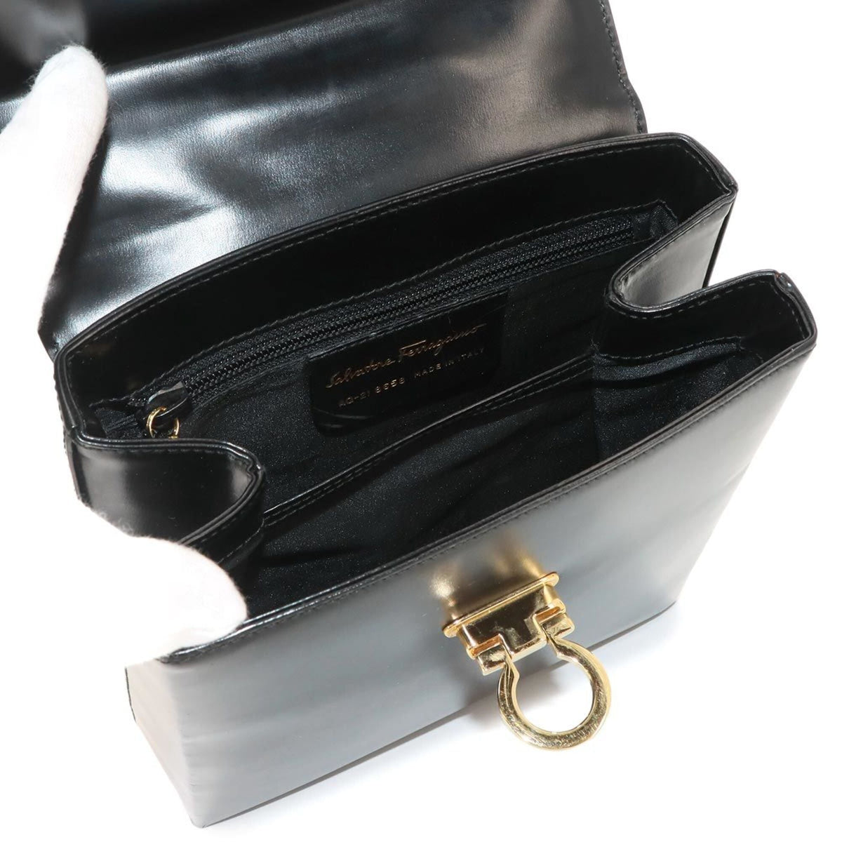 Salvatore Ferragamo Black Leather Handbag (Pre-Owned)