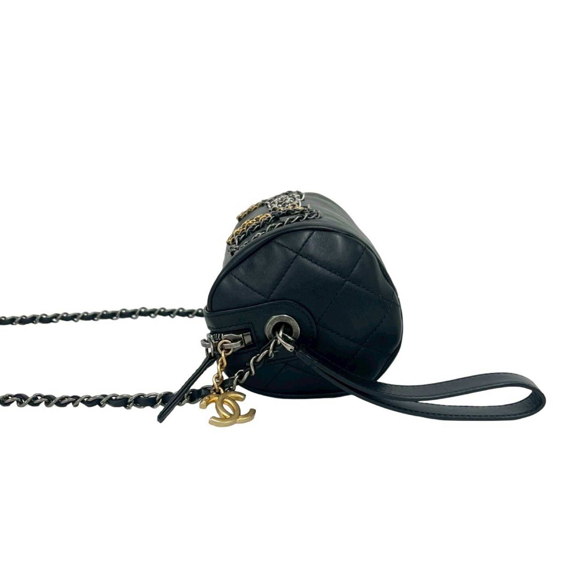 Chanel Black Leather Shoulder Bag (Pre-Owned)