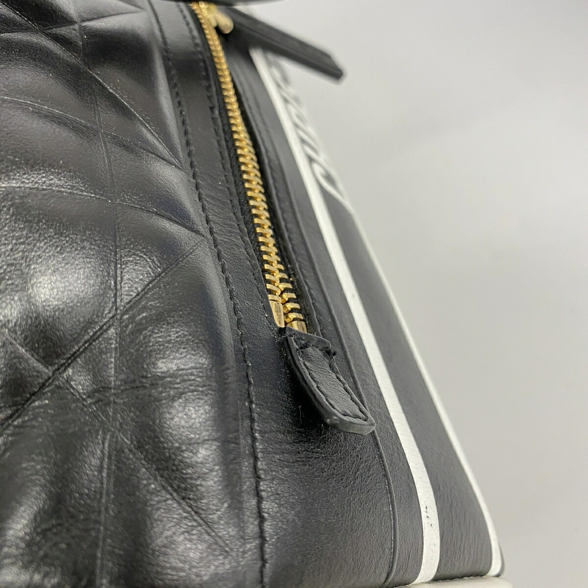 Christian Dior Black White Leather Handbag (Pre-Owned)