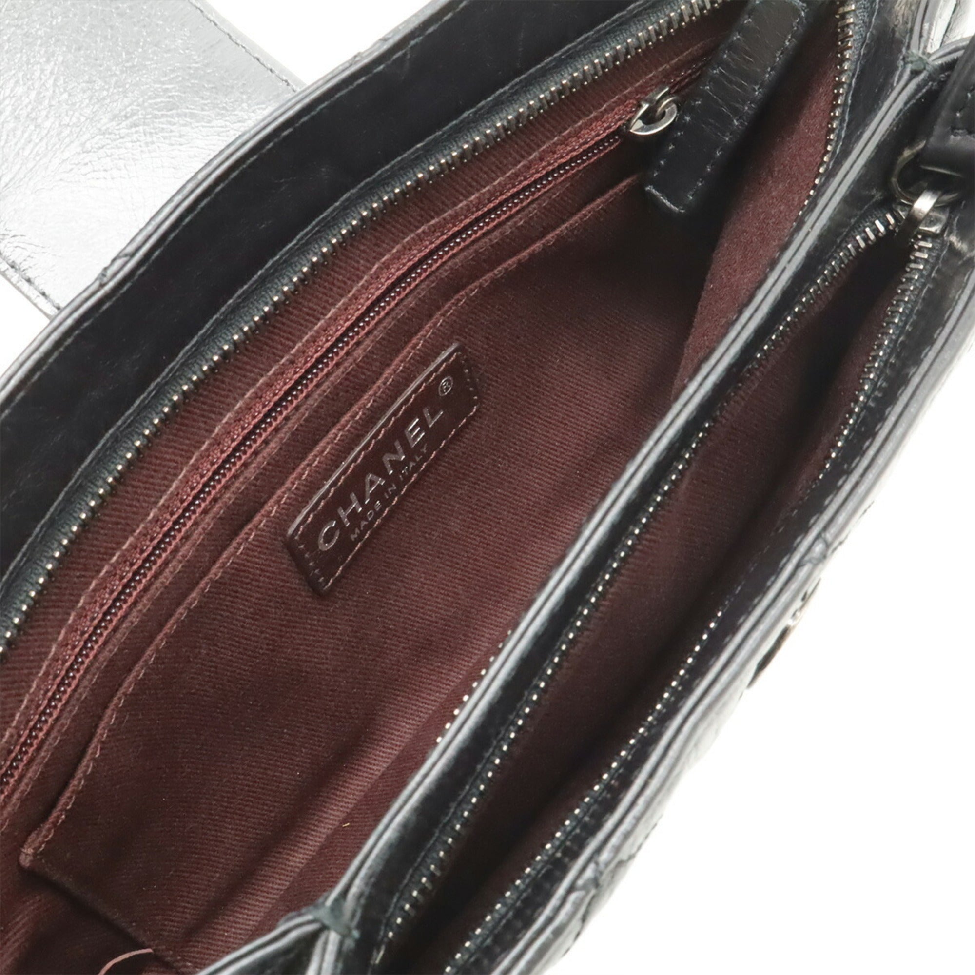 Chanel Black Leather Shoulder Bag (Pre-Owned)