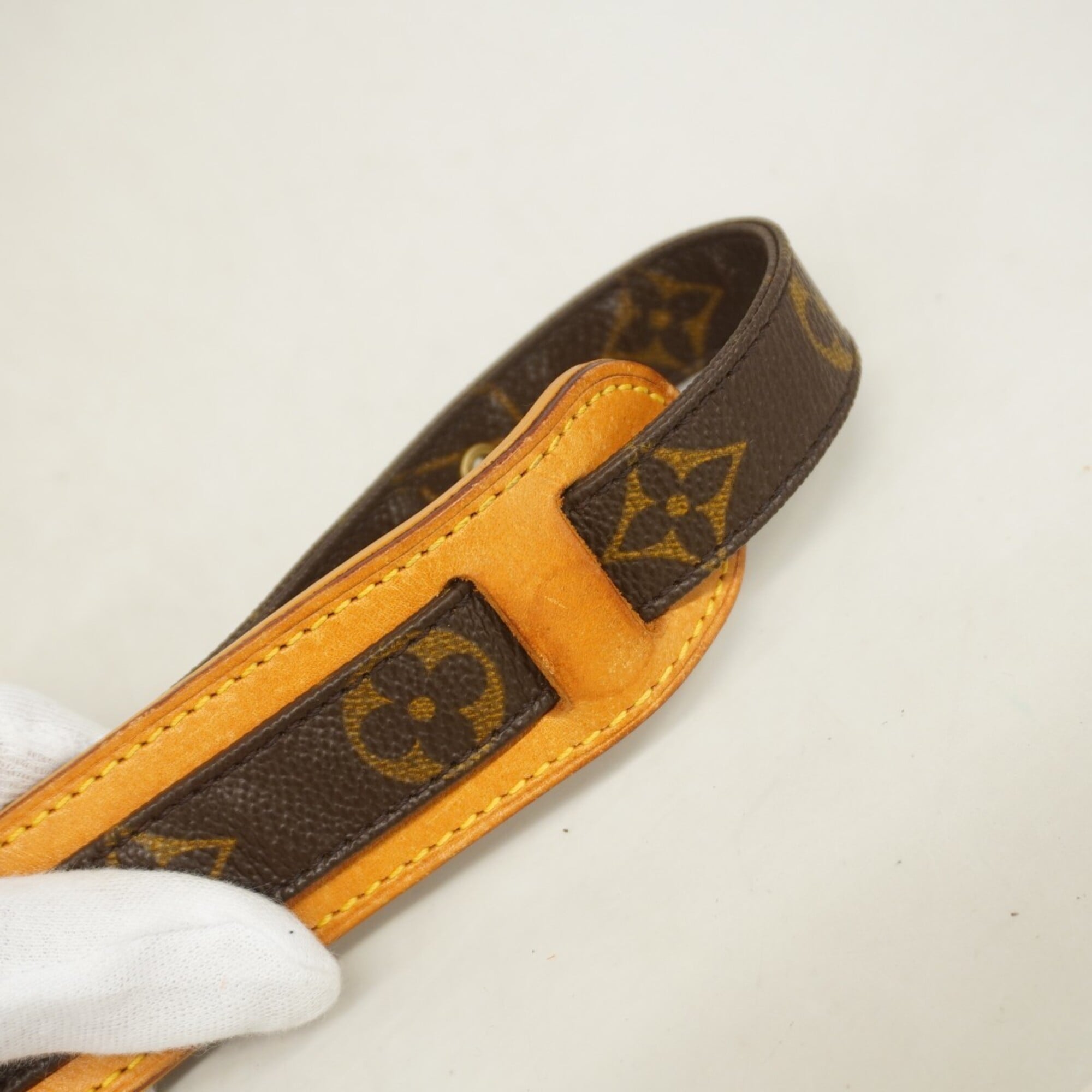 Louis Vuitton Brown Shoulder Bag (Pre-Owned)