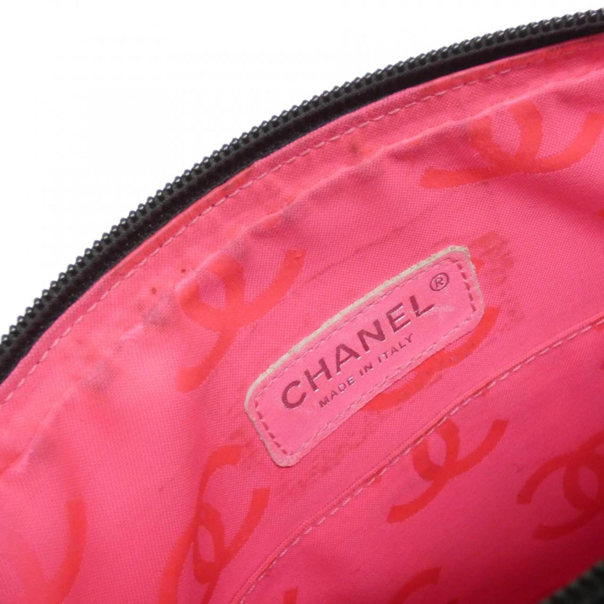 Chanel Black Leather Shoulder Bag (Pre-Owned)