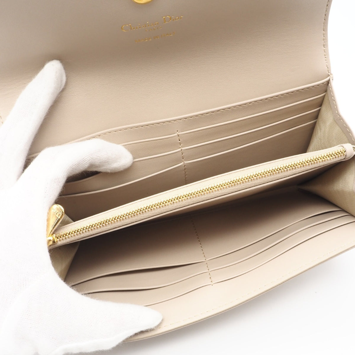 Christian Dior Beige Leather Long Wallet (Bi-Fold) (Pre-Owned)